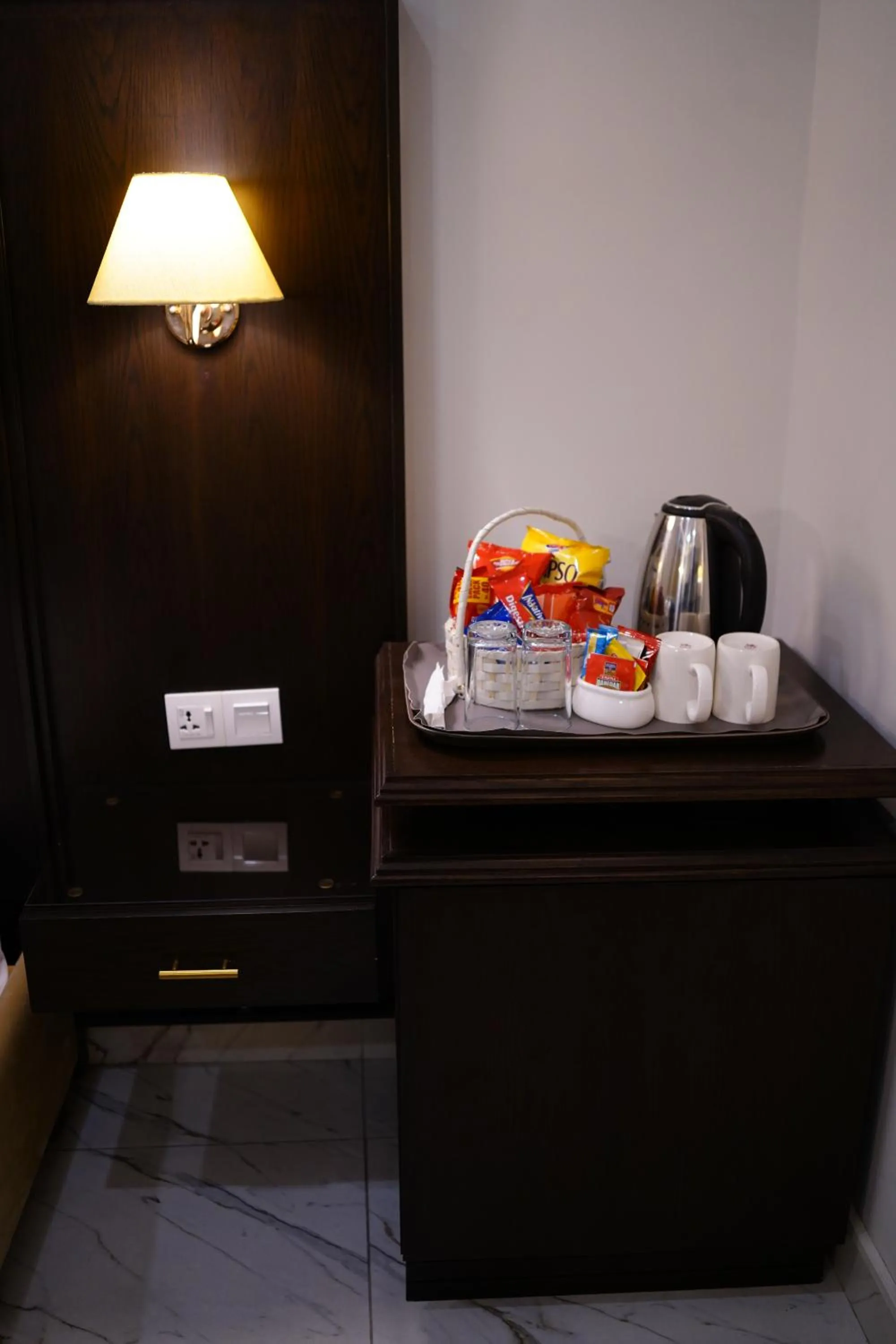 Coffee/tea facilities in Faletti’s Grand MM Alam Road