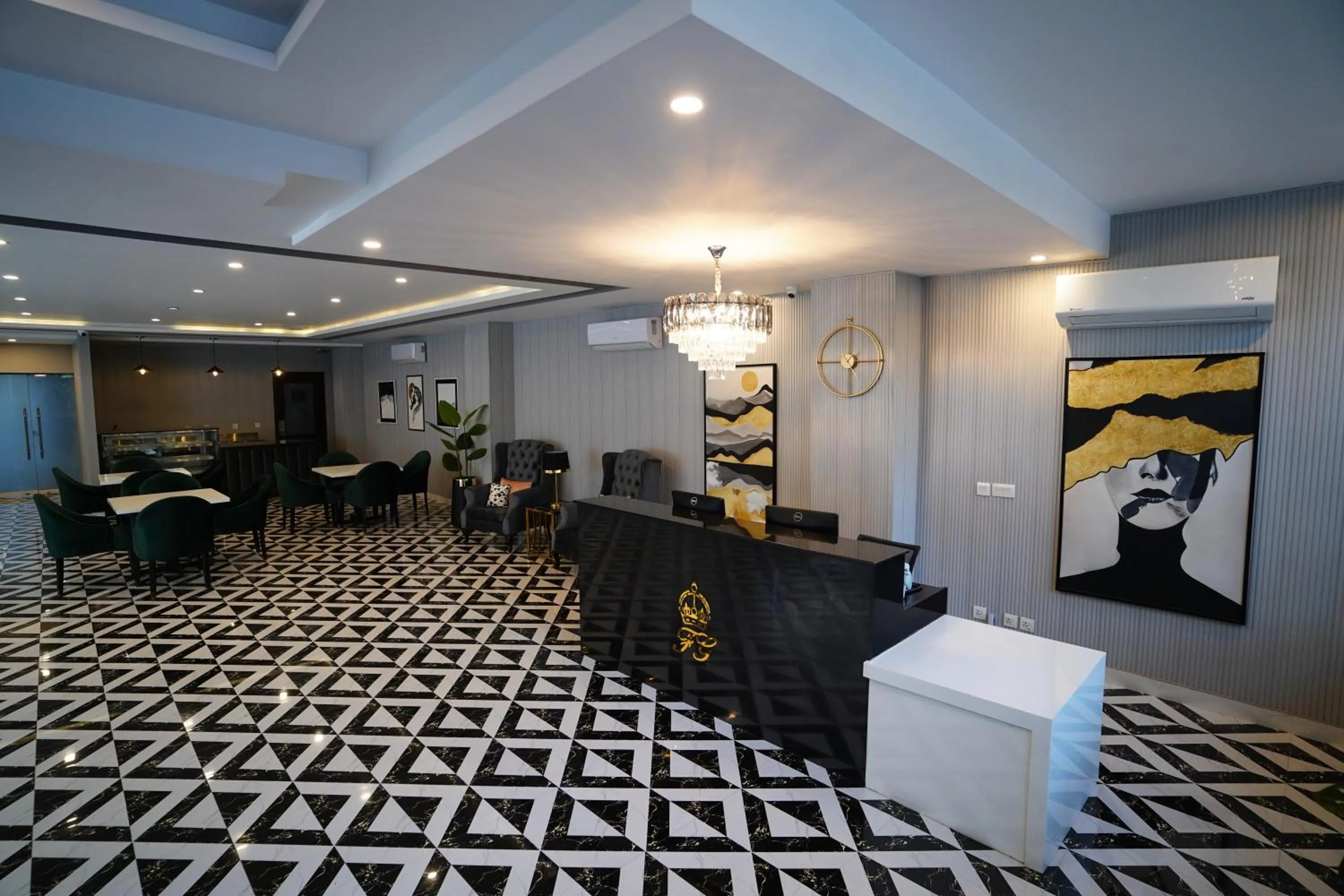 Restaurant/places to eat in Faletti’s Grand MM Alam Road