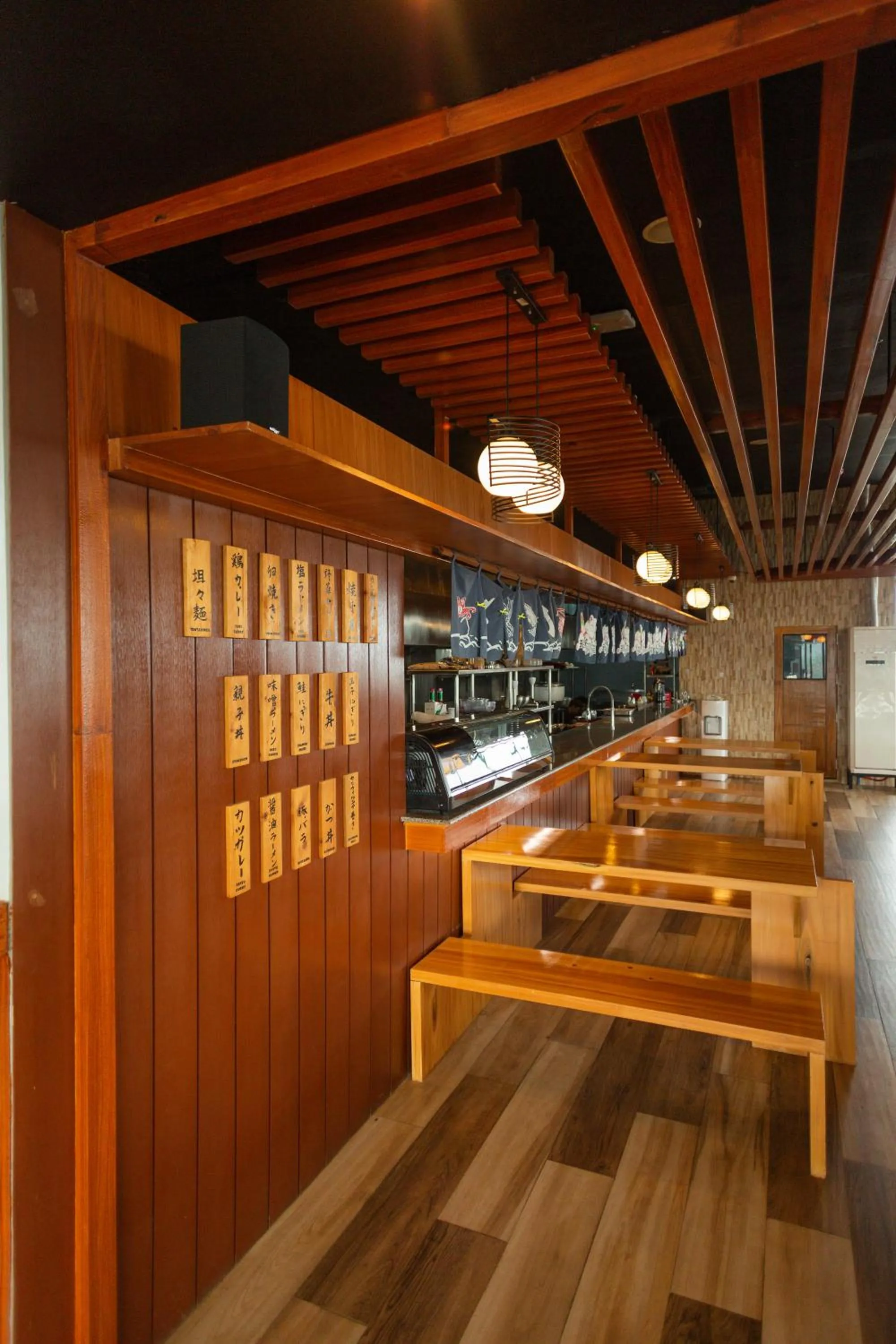 Restaurant/places to eat in Raim Hotel