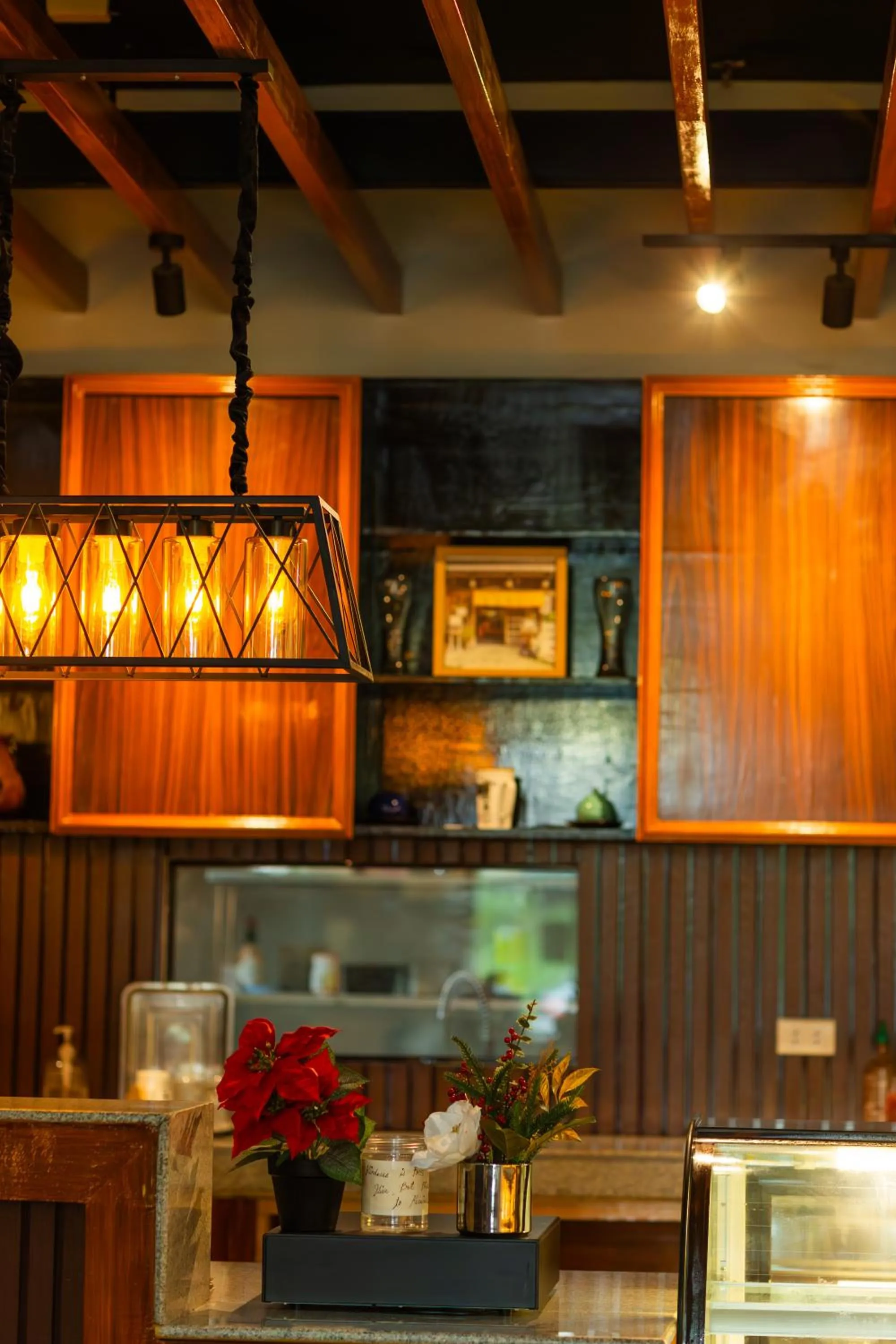Restaurant/places to eat in Raim Hotel