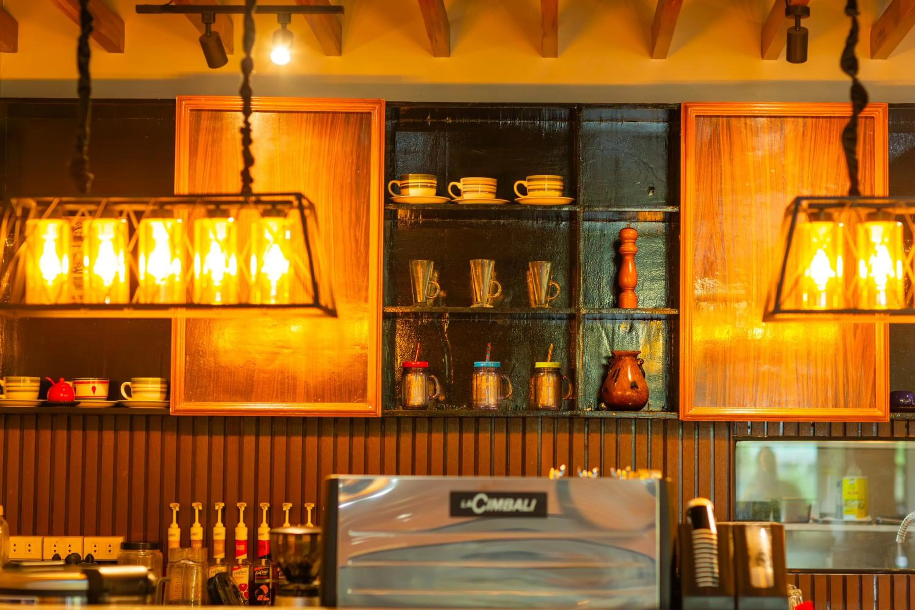 Restaurant/places to eat in Raim Hotel