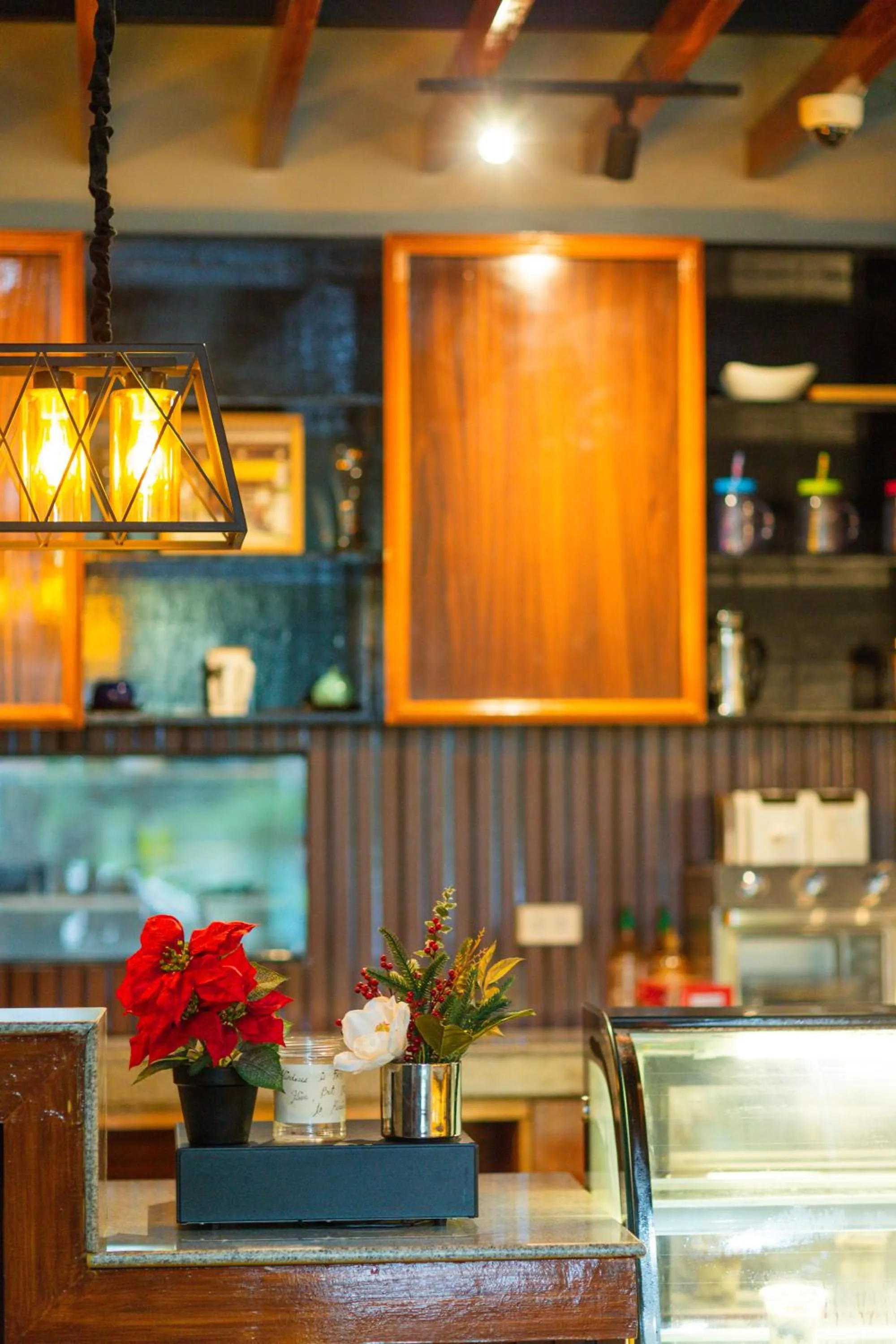Restaurant/places to eat in Raim Hotel
