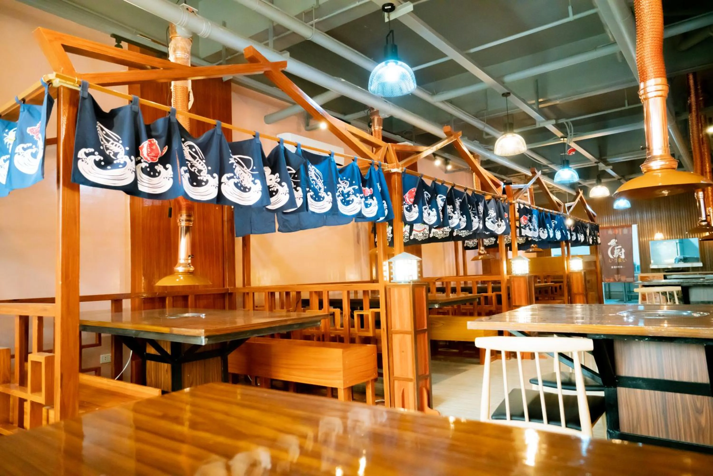 Restaurant/places to eat in Raim Hotel