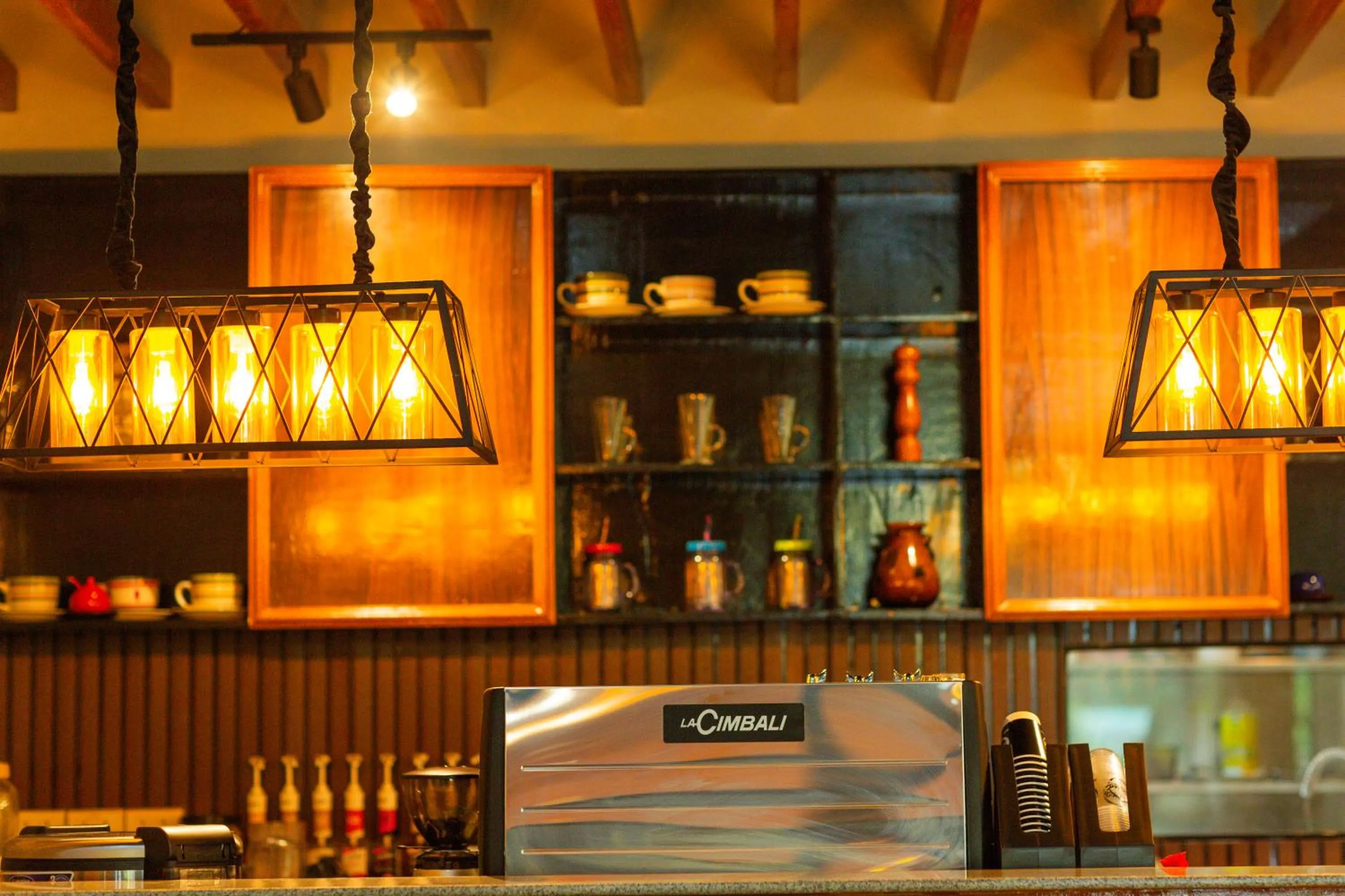 Restaurant/places to eat in Raim Hotel