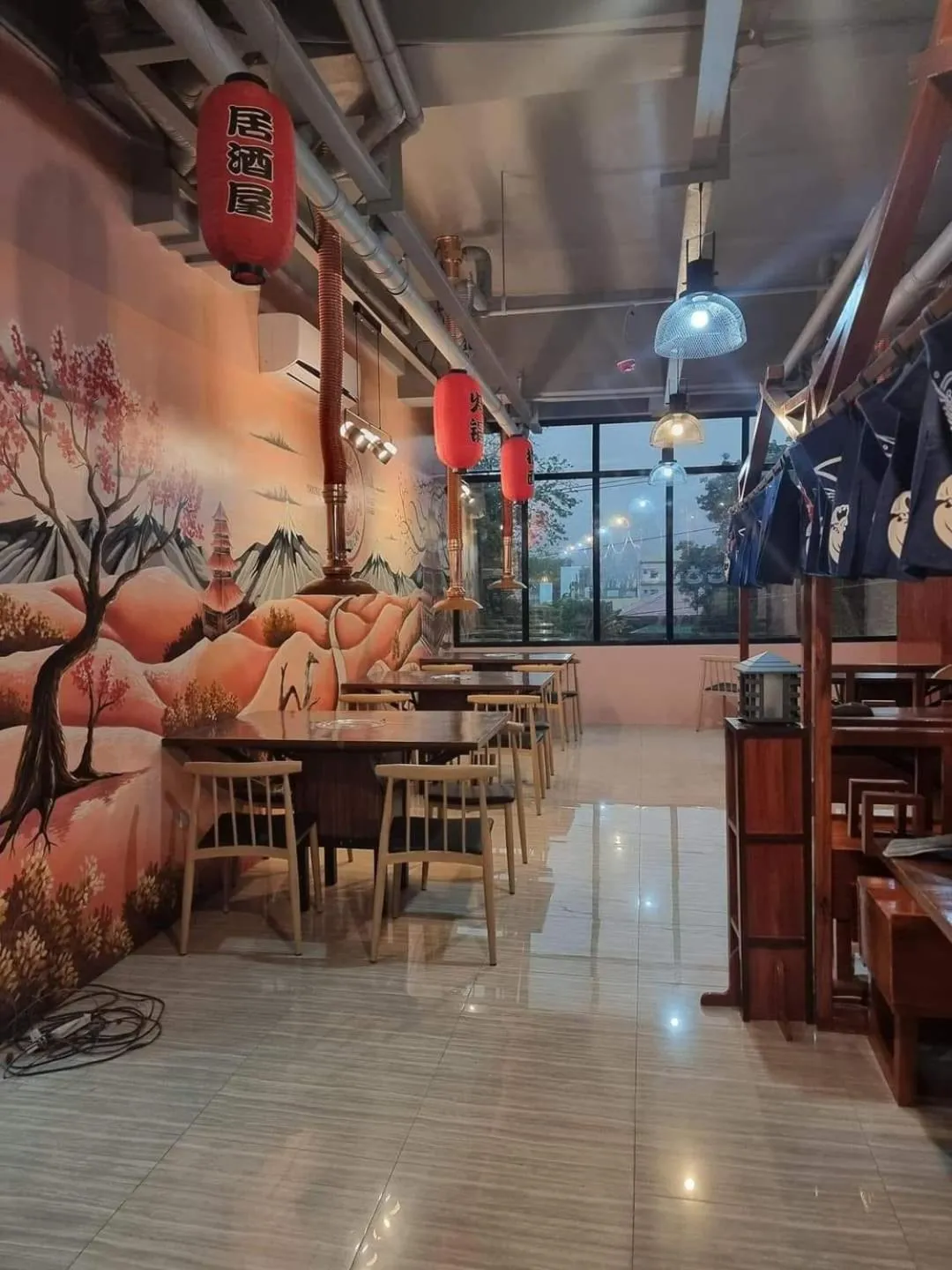 Restaurant/places to eat in Raim Hotel