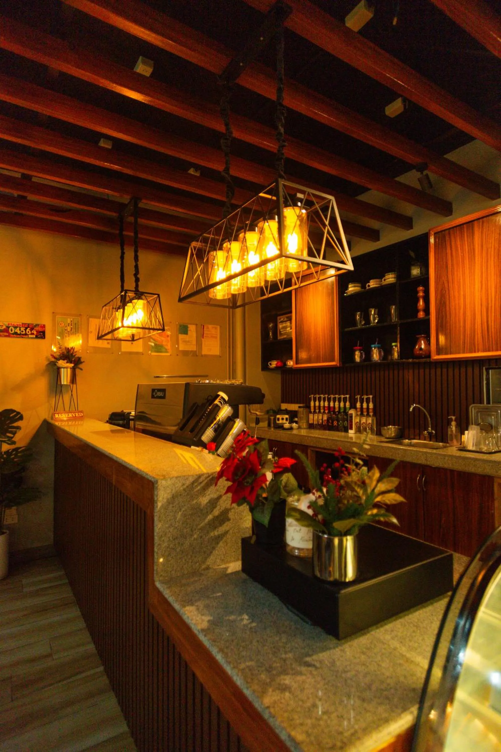Restaurant/places to eat in Raim Hotel