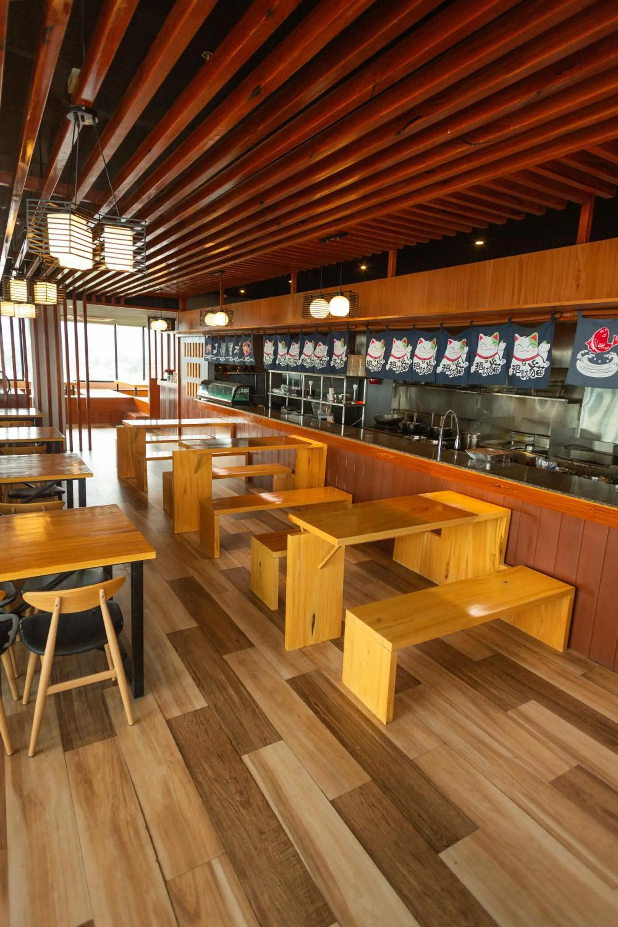 Restaurant/places to eat in Raim Hotel