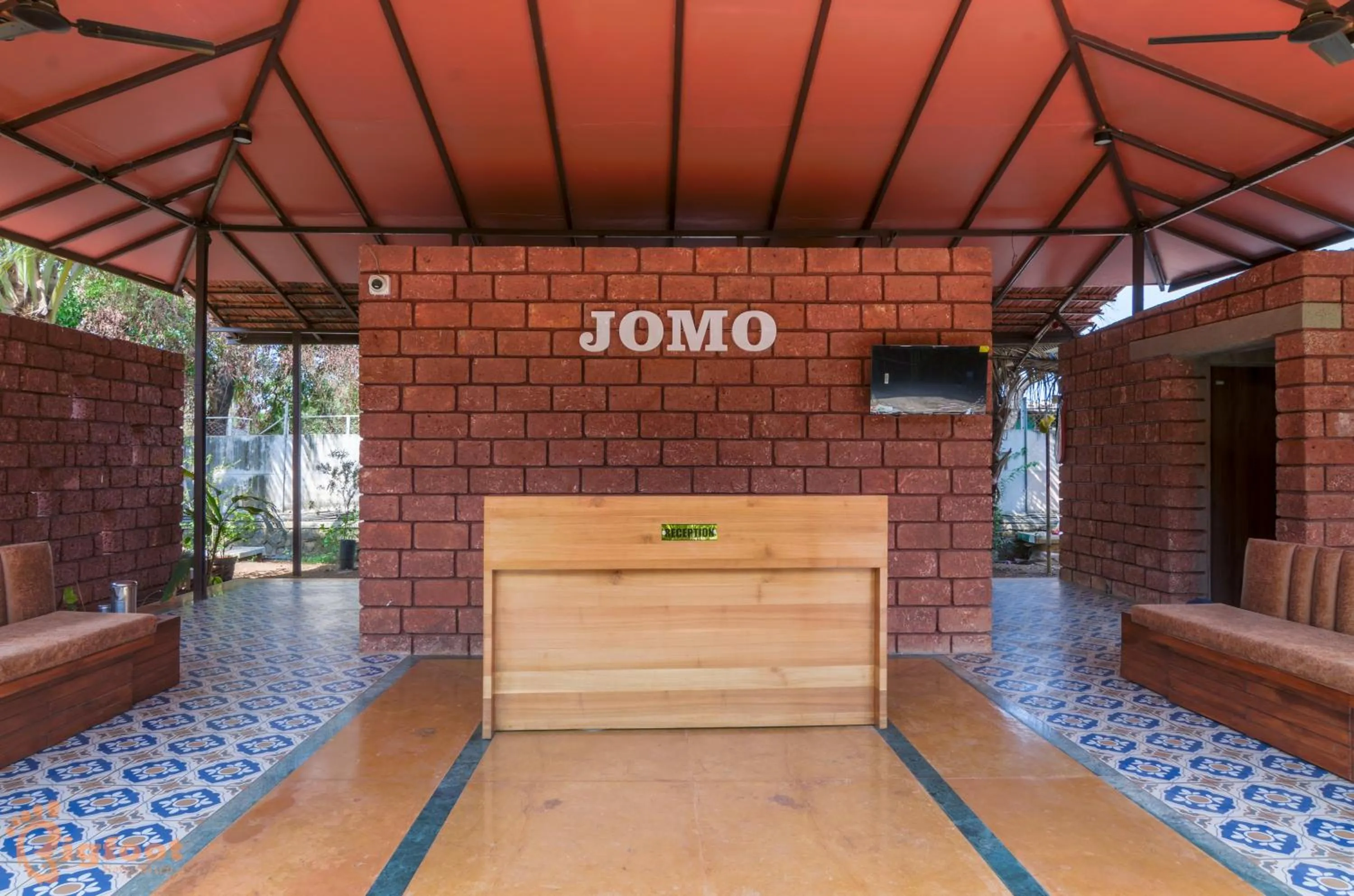 Communal lounge/ TV room in Jomo Resort