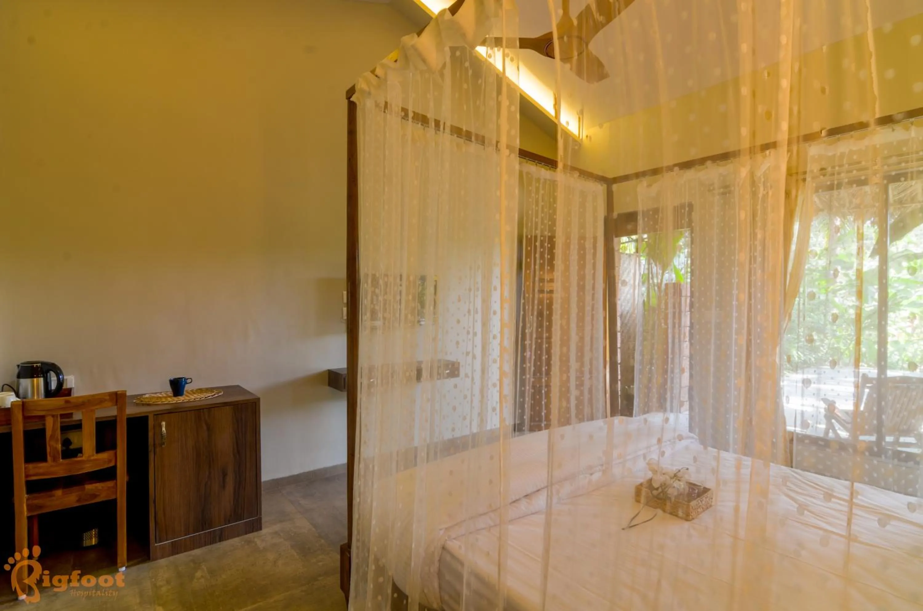 Shower, Bed in Jomo Resort