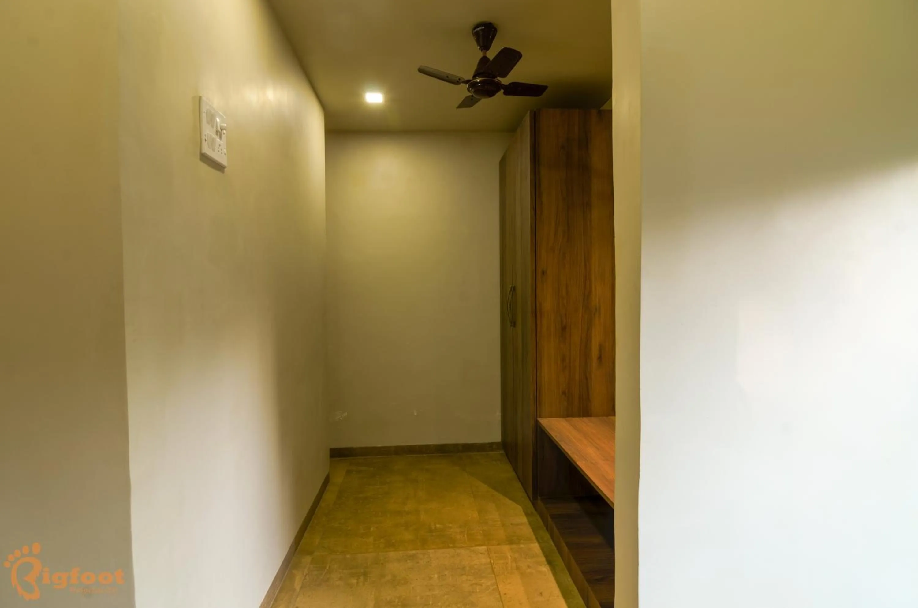 wardrobe in Jomo Resort