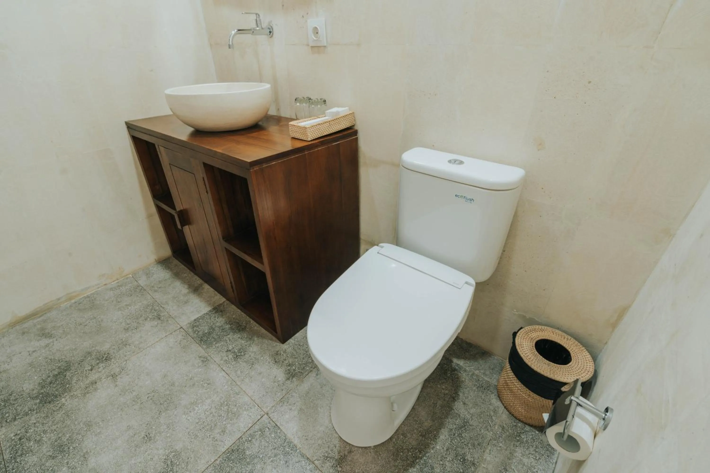 Toilet in Alam Penari Resort Ubud