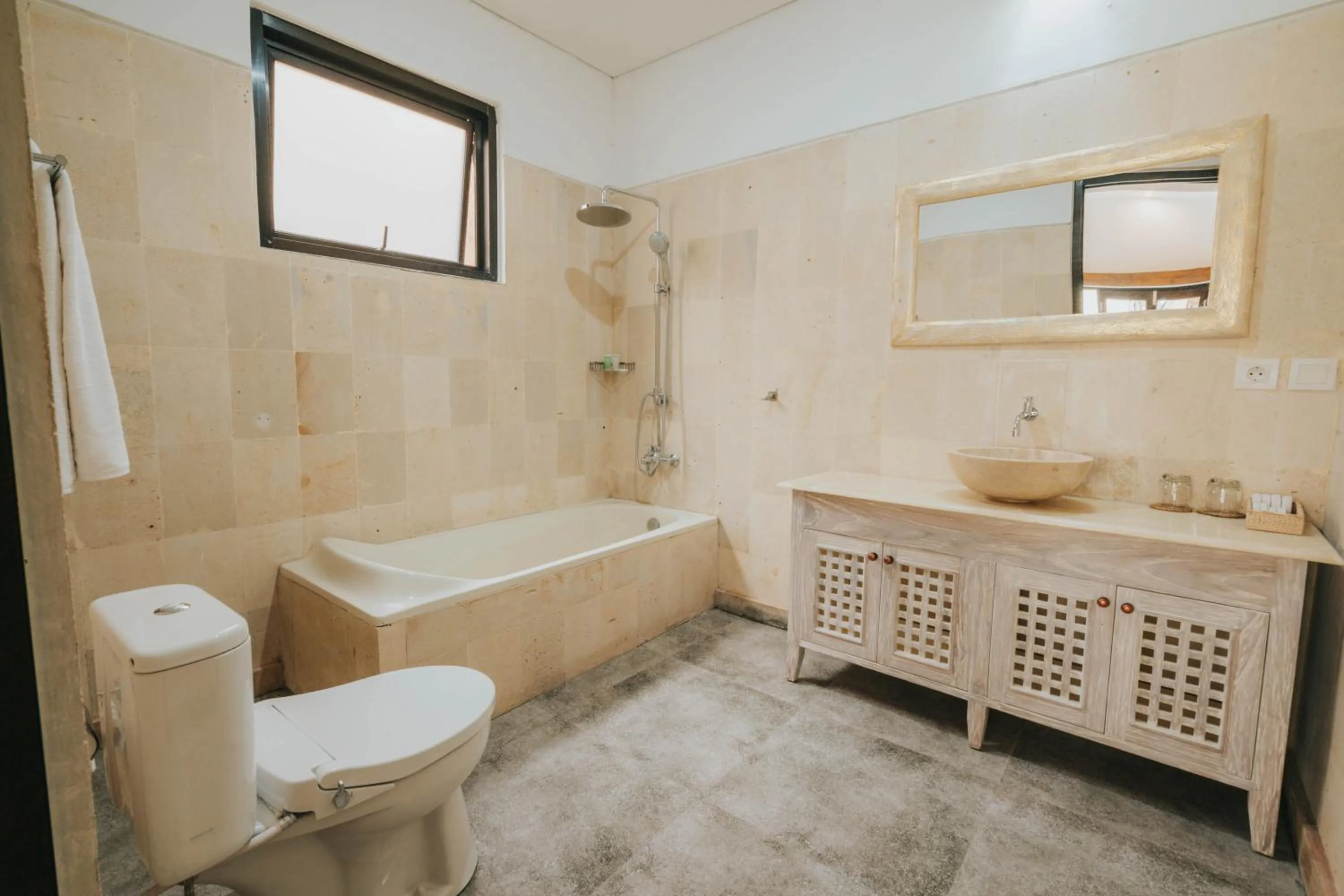 Shower in Alam Penari Resort Ubud