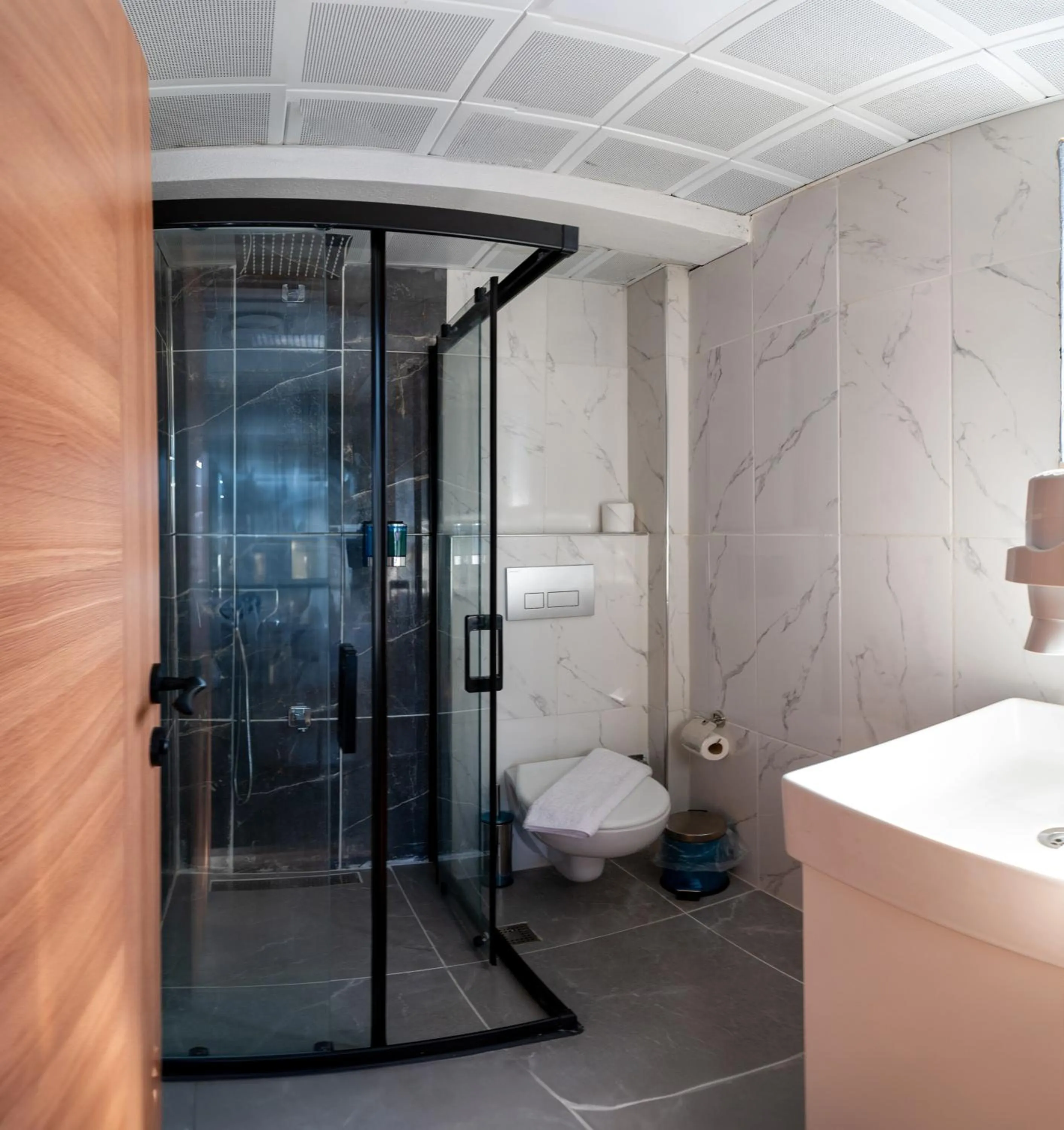 Shower in Otel Carpediem Gold Kuşadası