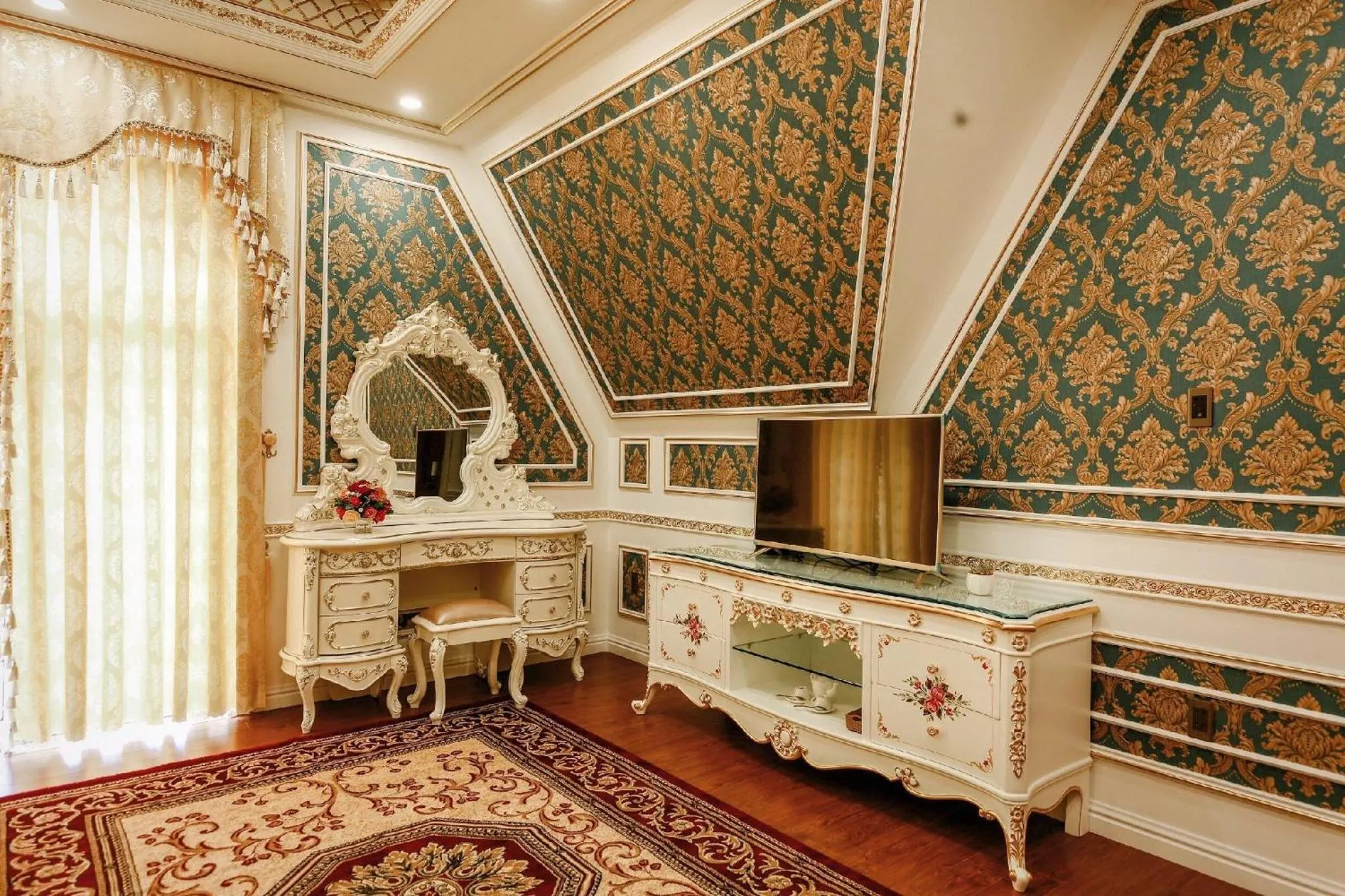 Bed in Da Tuong Luxury Villa Hotel