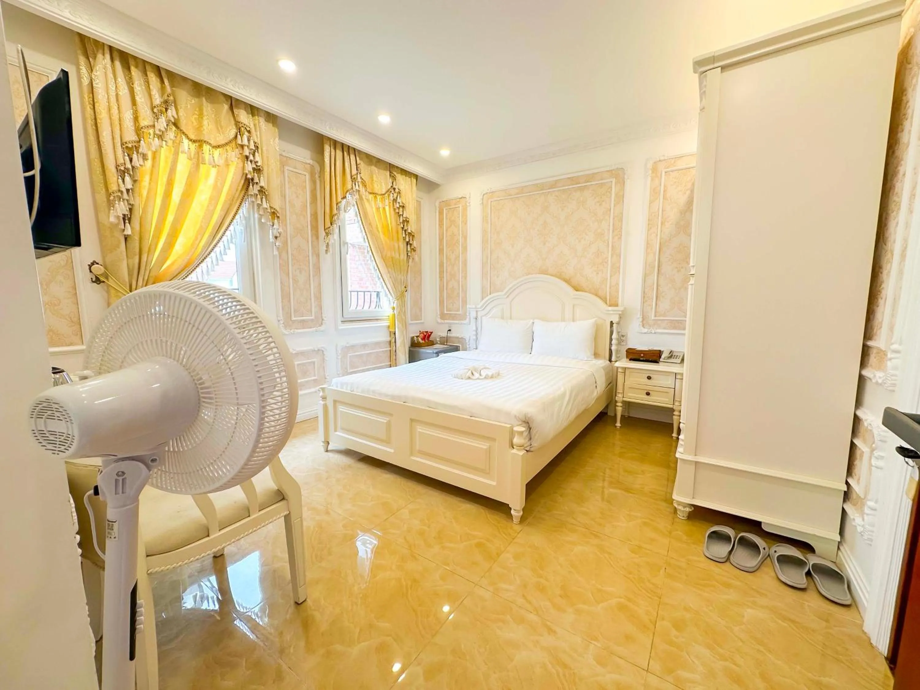 Bed in Da Tuong Luxury Villa Hotel