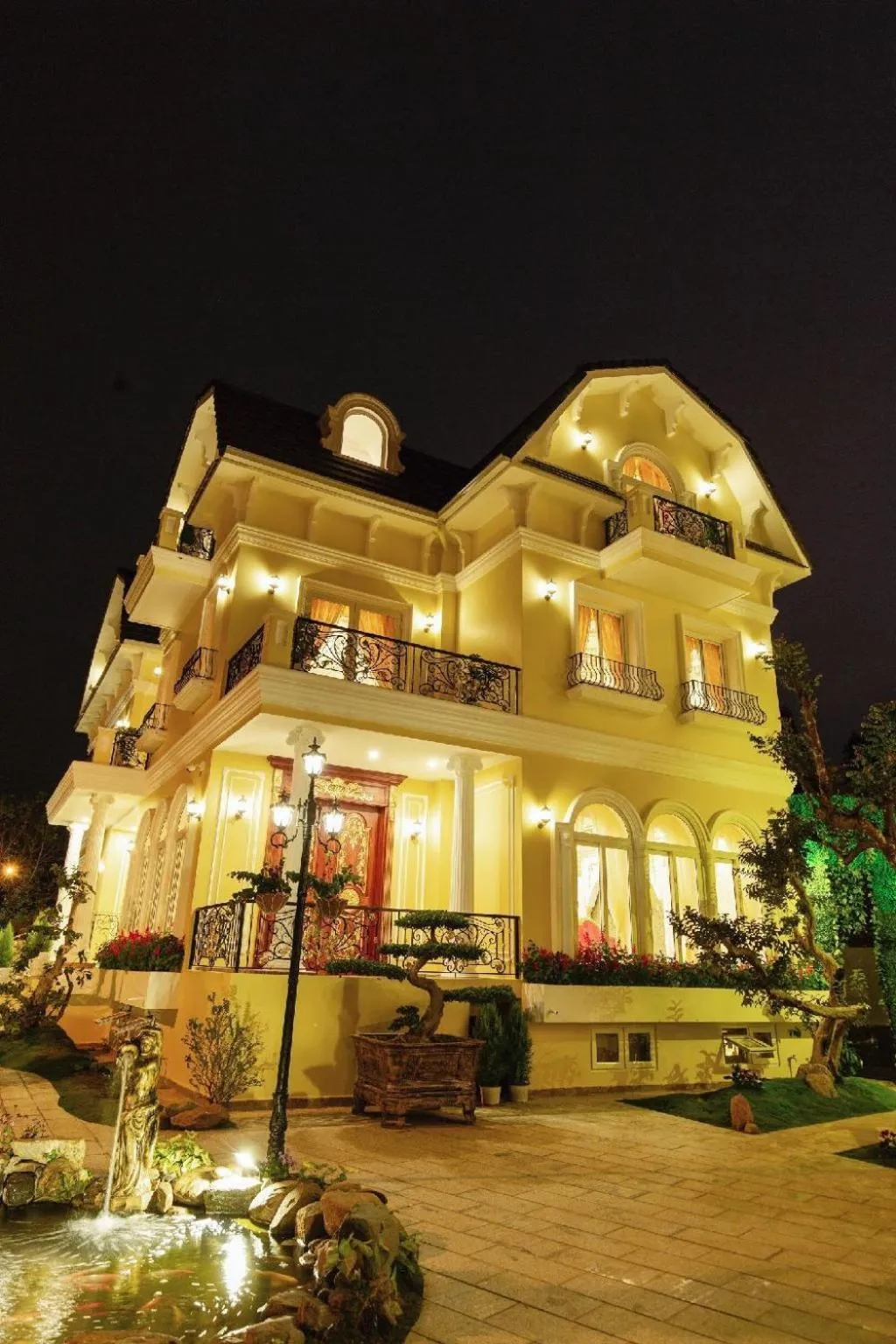 Property building in Da Tuong Luxury Villa Hotel