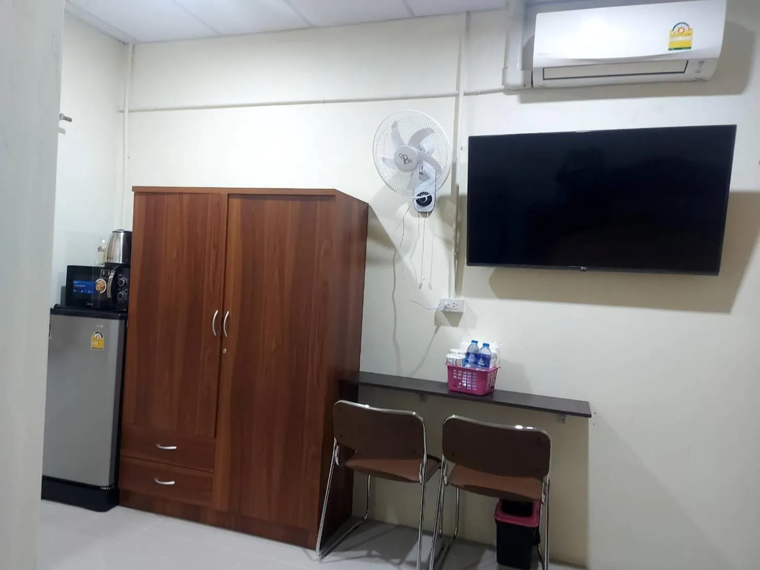 TV and multimedia in Nopphadon Hotel