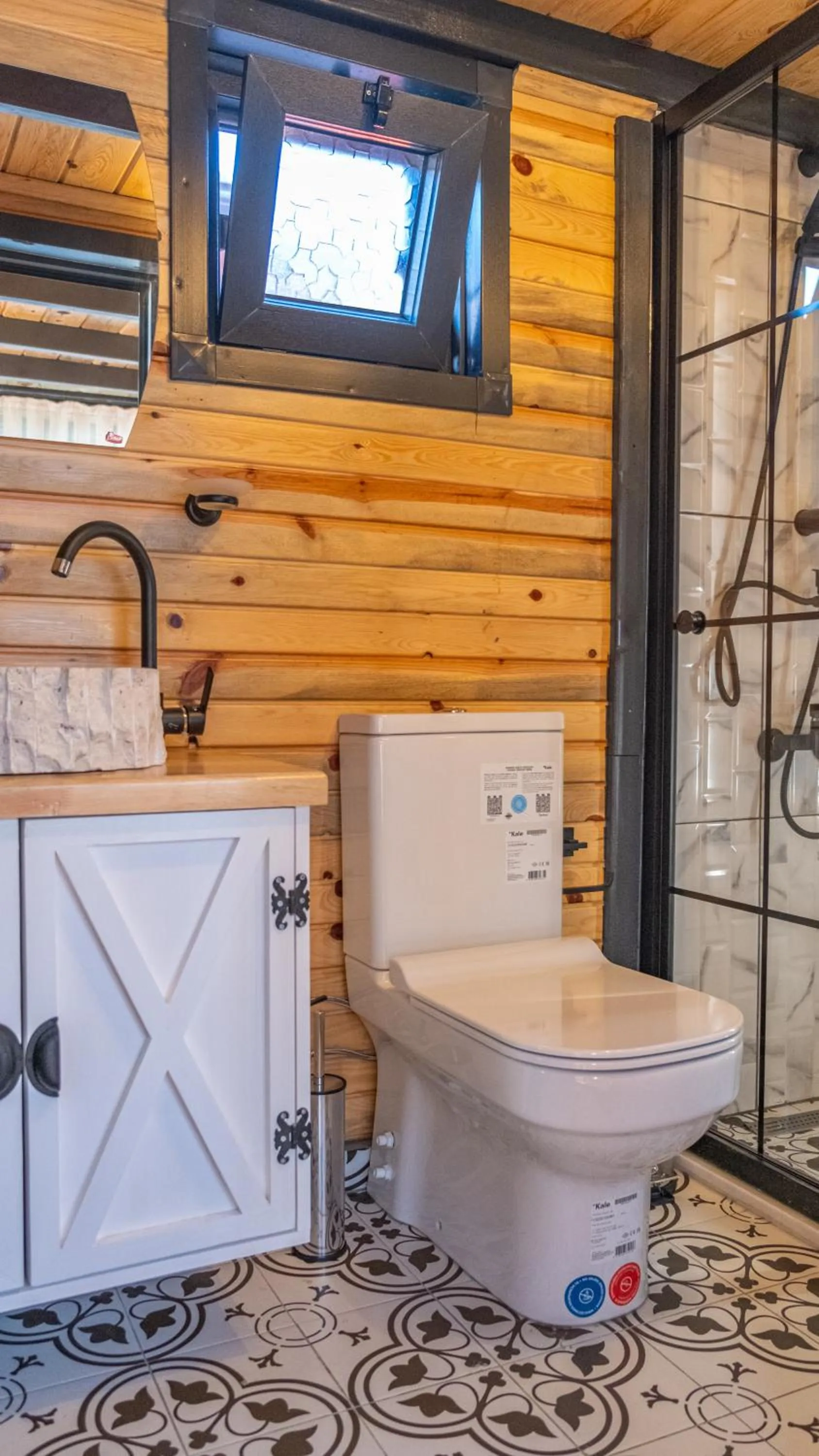 Toilet in Tringo Bungalov