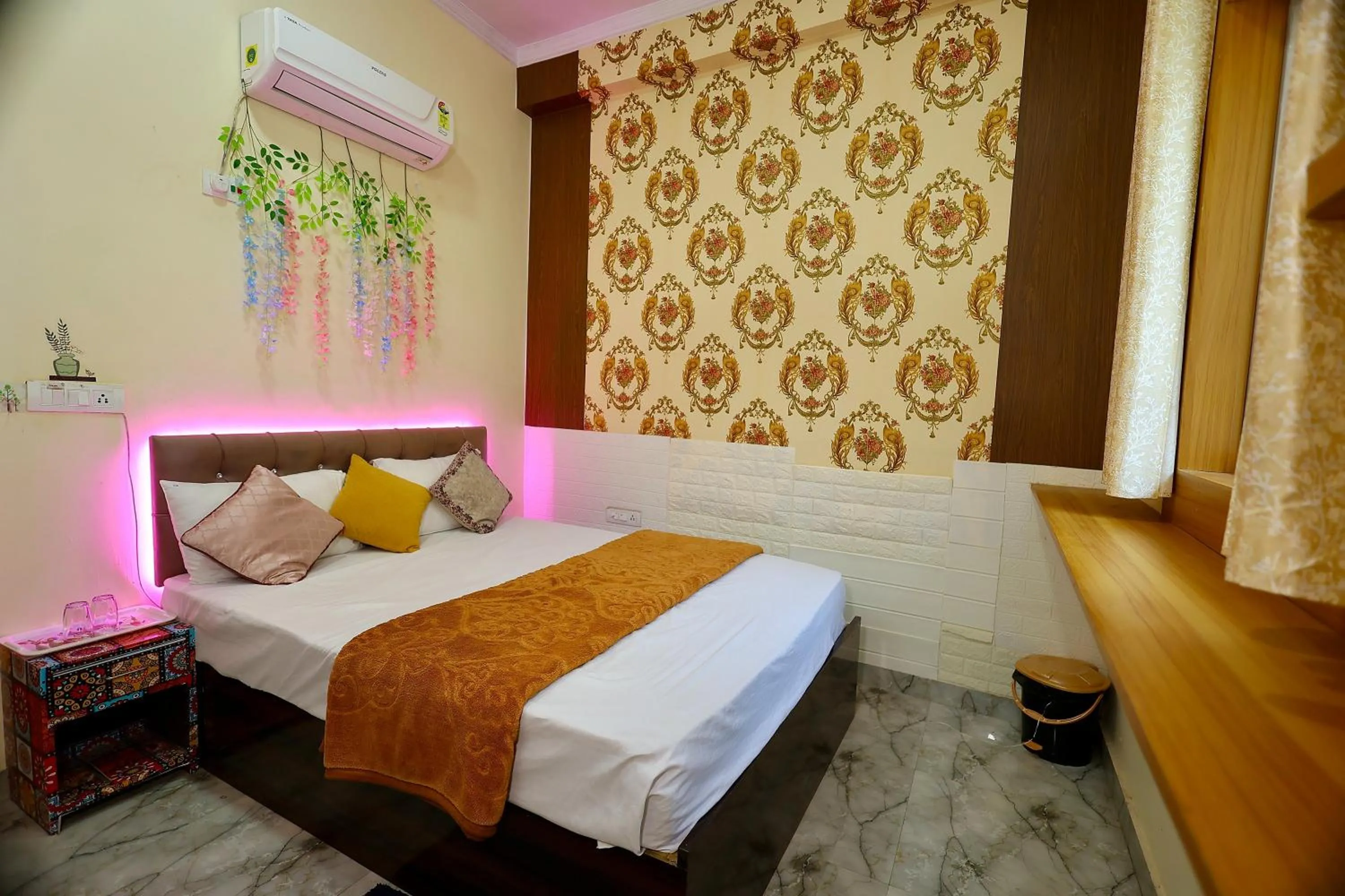 Bedroom, Bed in Sia Taj Hotel nearest Taj Mahal Agra