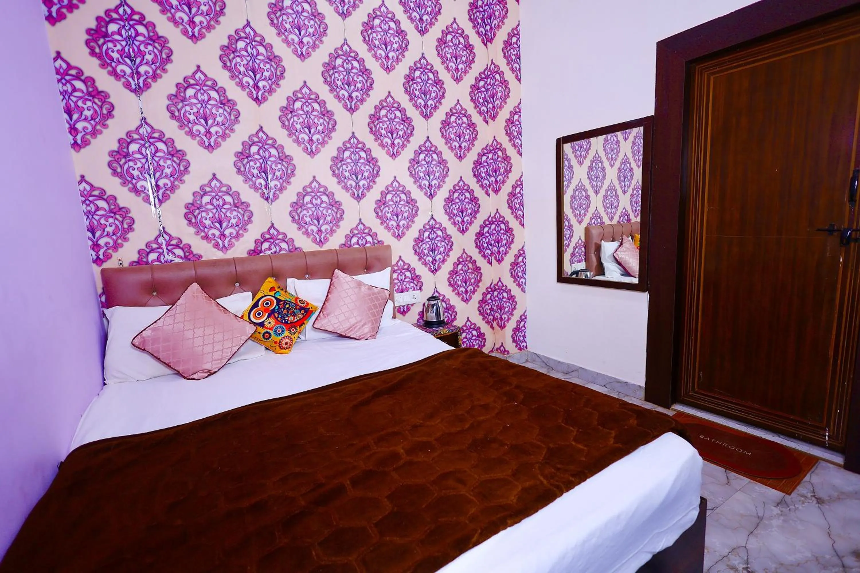 Bedroom, Bed in Sia Taj Hotel nearest Taj Mahal Agra