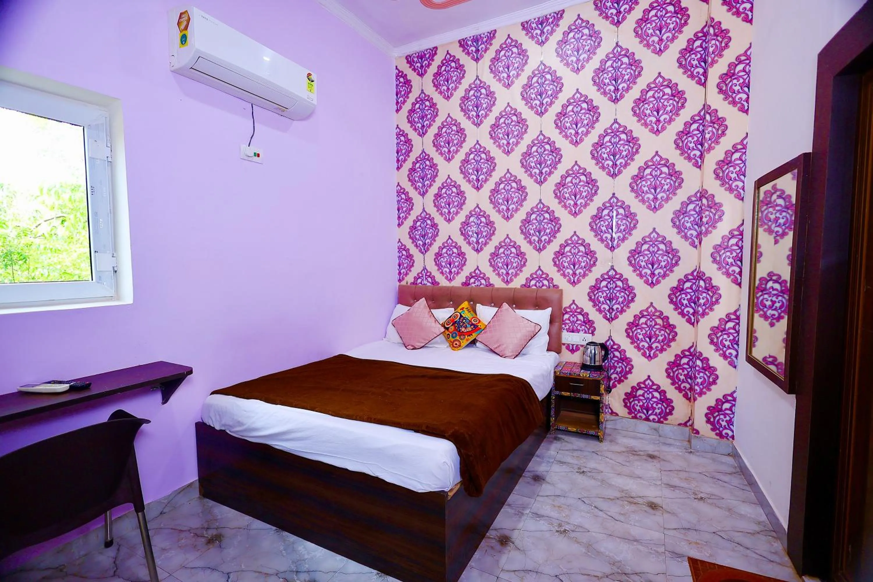 Bedroom, Bed in Sia Taj Hotel nearest Taj Mahal Agra