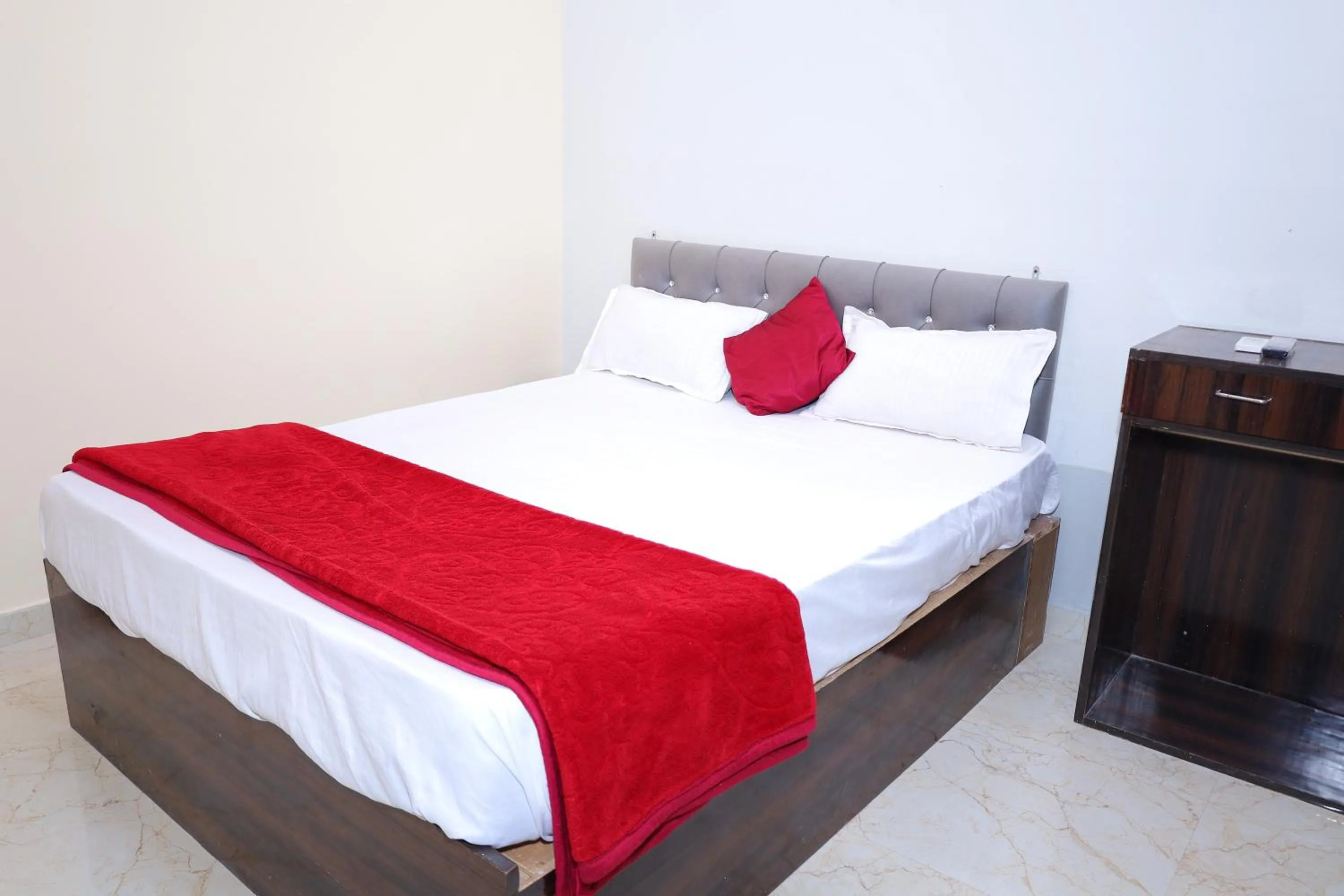 Bedroom, Bed in Sia Taj Hotel nearest Taj Mahal Agra