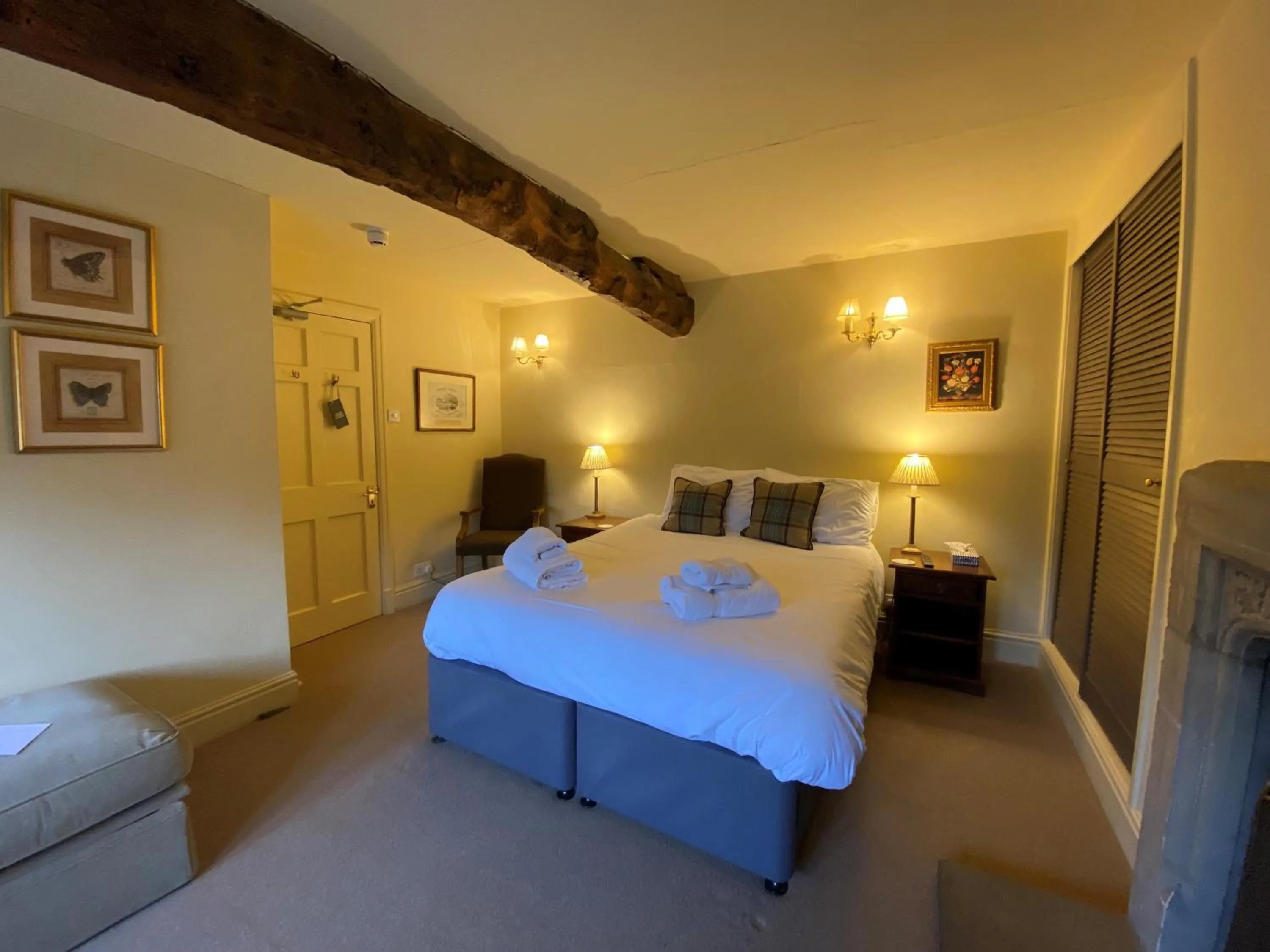 Bed in The Red Lion & Manor House