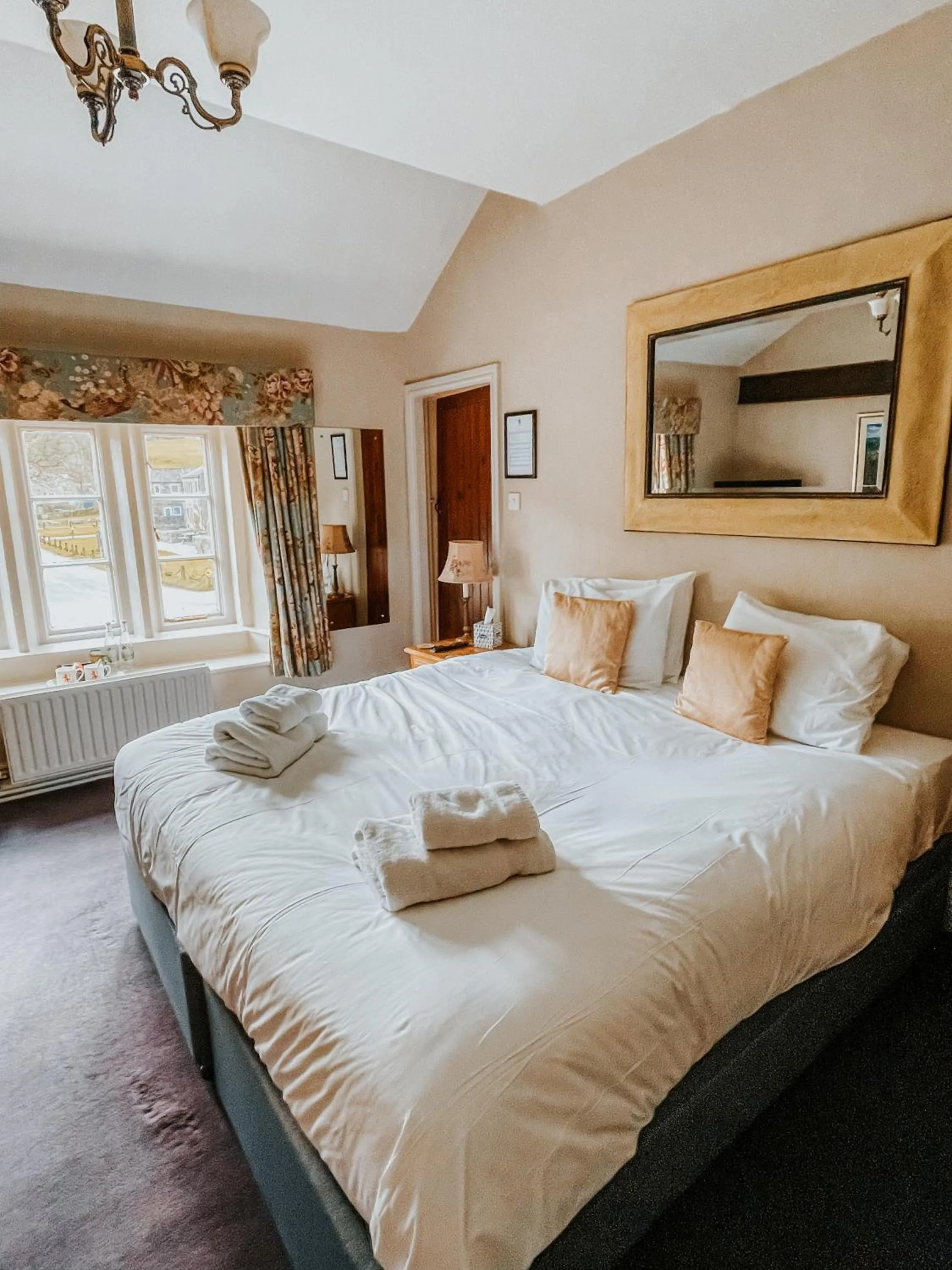 Bed in The Red Lion & Manor House