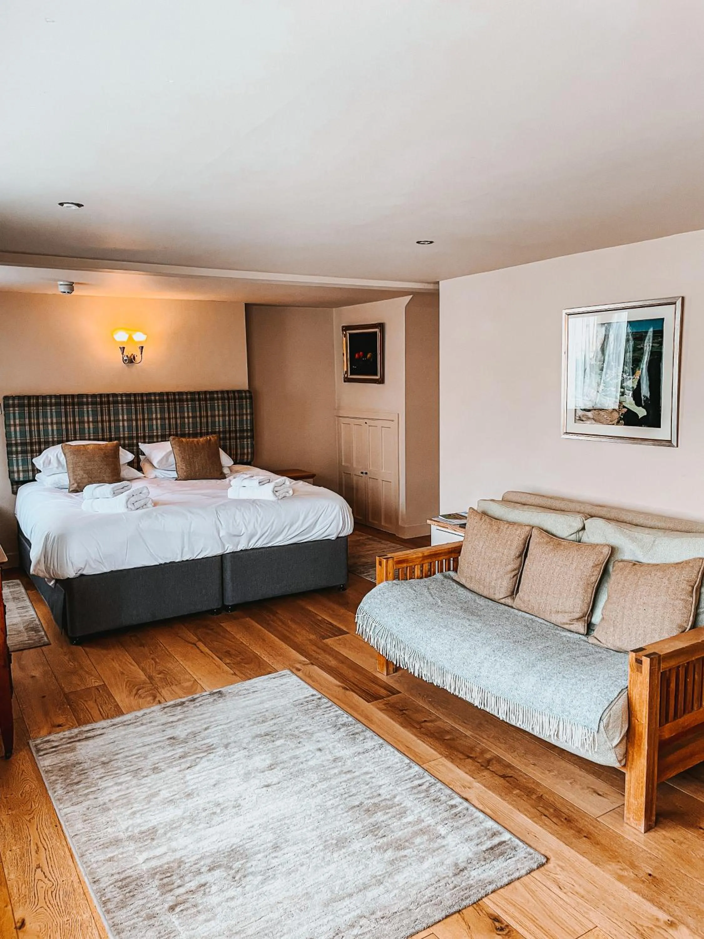 Bed in The Red Lion & Manor House