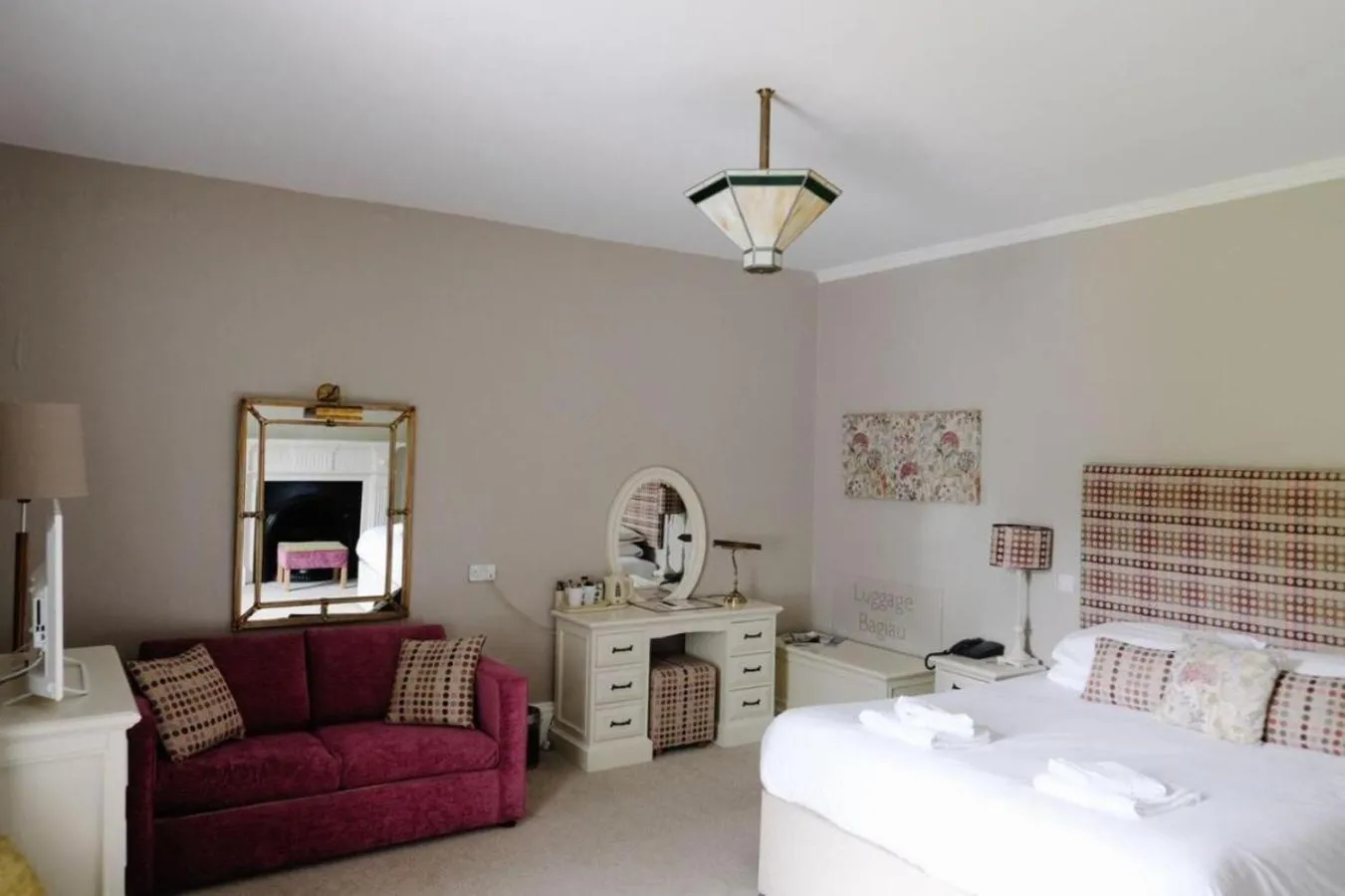 Bedroom, Bed in Court Colman Manor