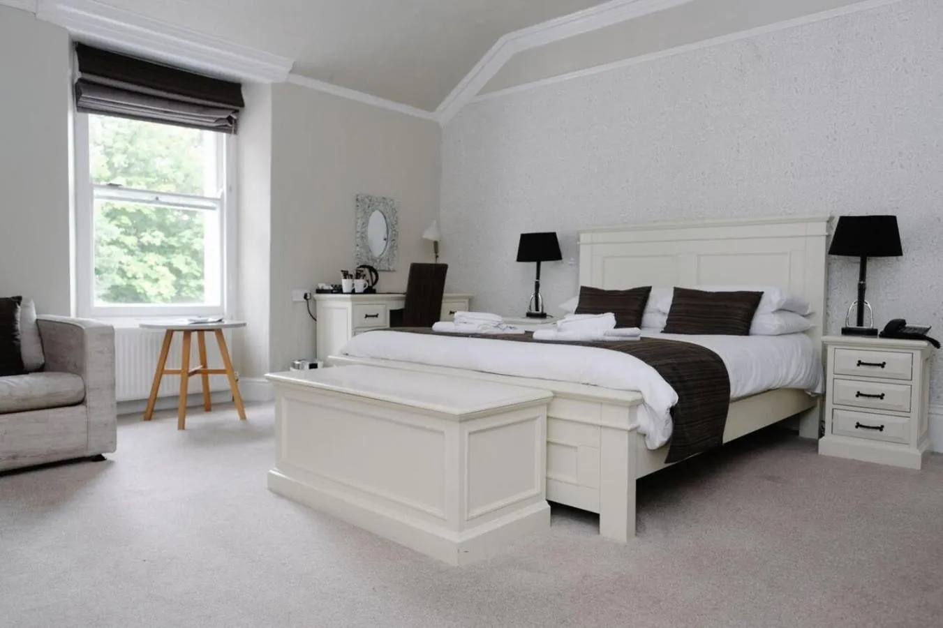 Photo of the whole room, Bed in Court Colman Manor