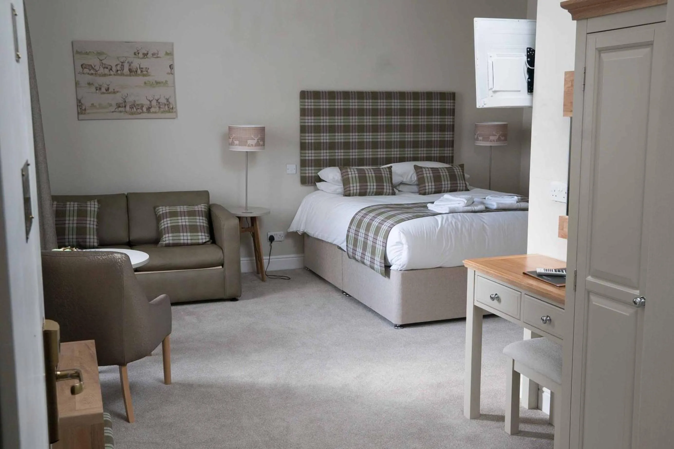 Photo of the whole room, Bed in Court Colman Manor