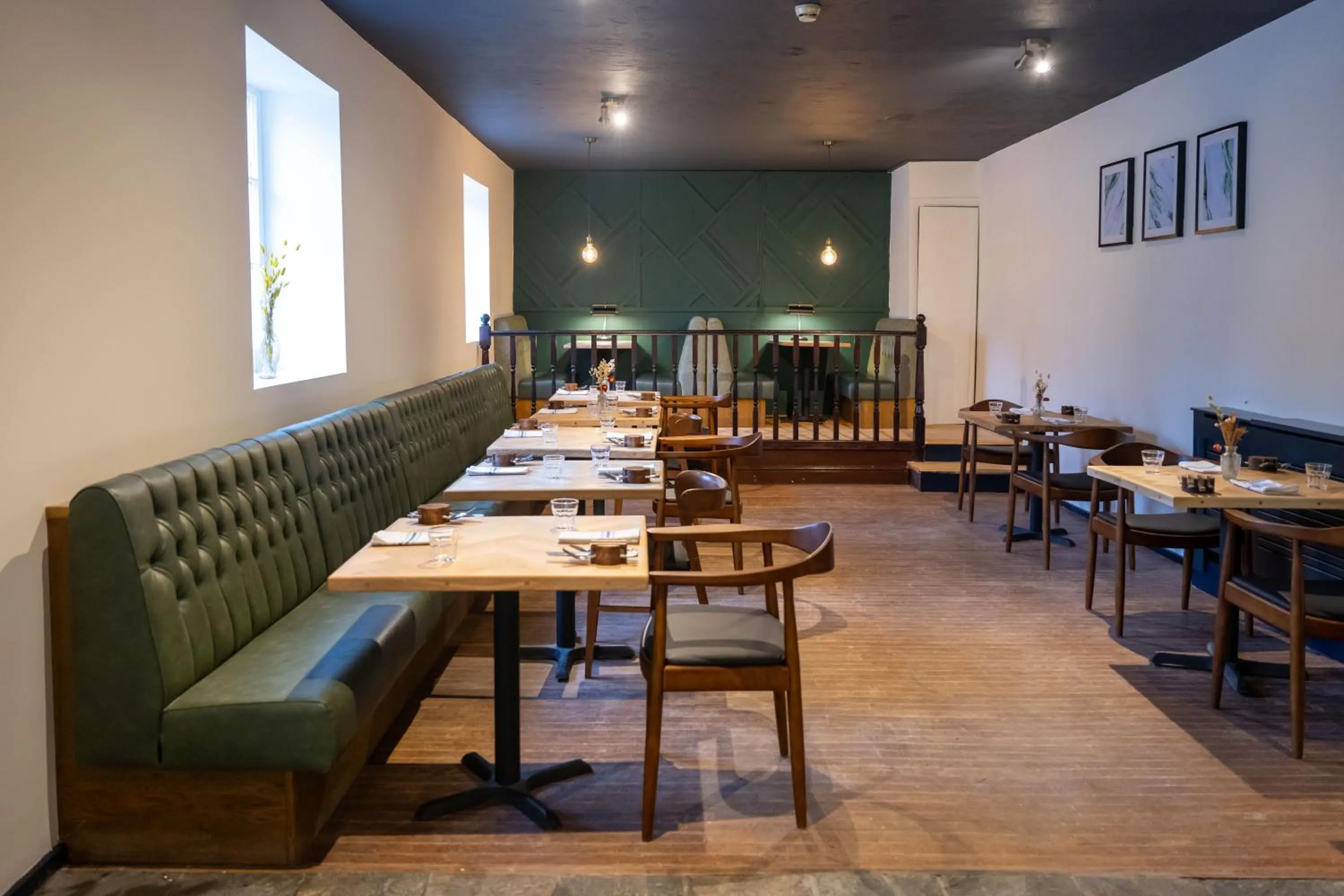 Restaurant/places to eat in Court Colman Manor