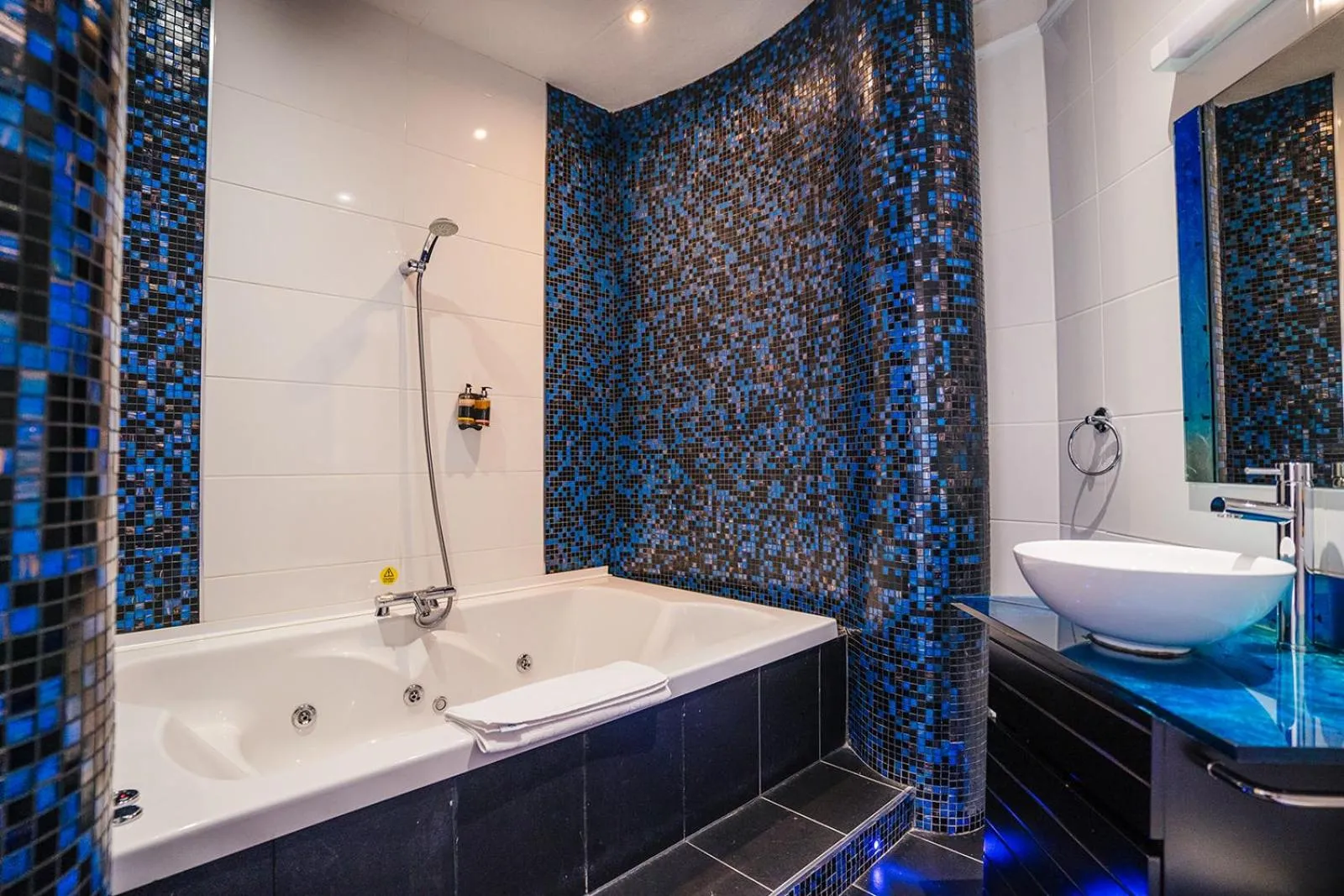 Bathroom in Court Colman Manor