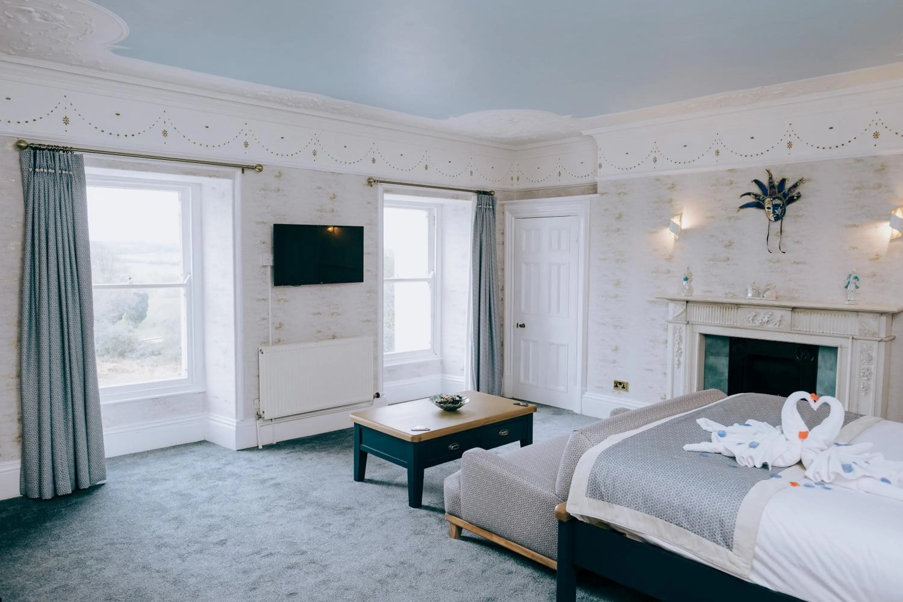 Bedroom, Bed in Court Colman Manor