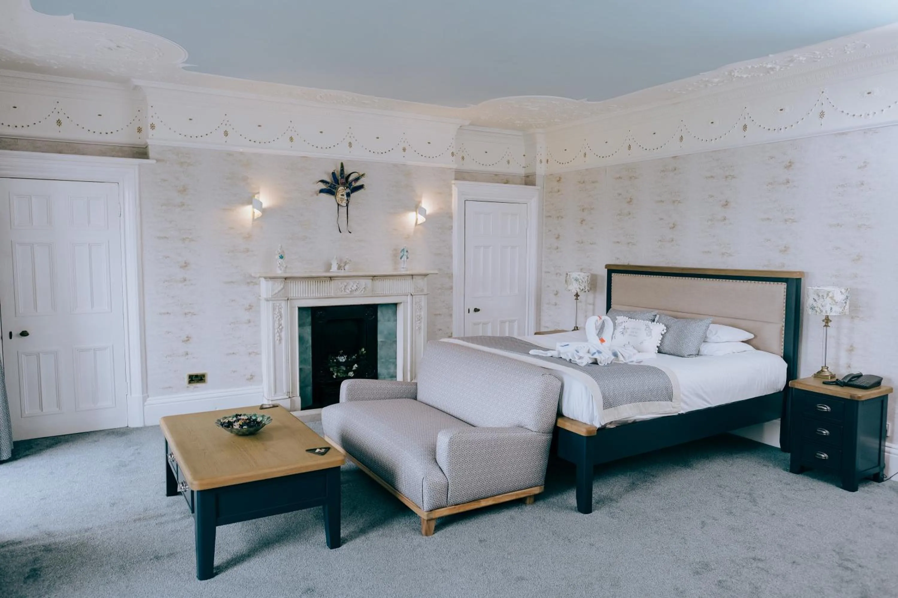 Bedroom, Bed in Court Colman Manor