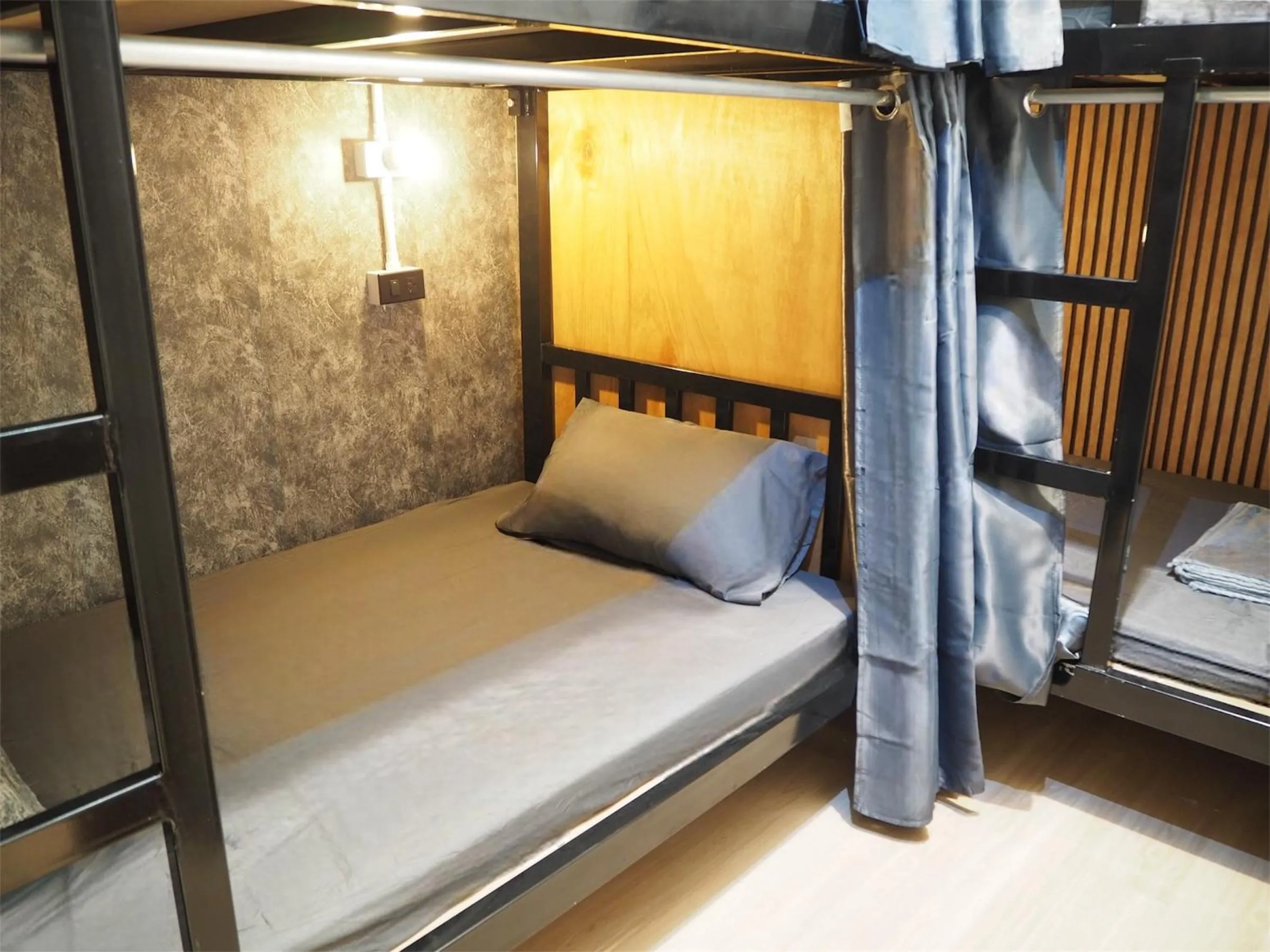 Single Bed in 6-Bed Dormitory Room in Bed Space Hostel Khaosan