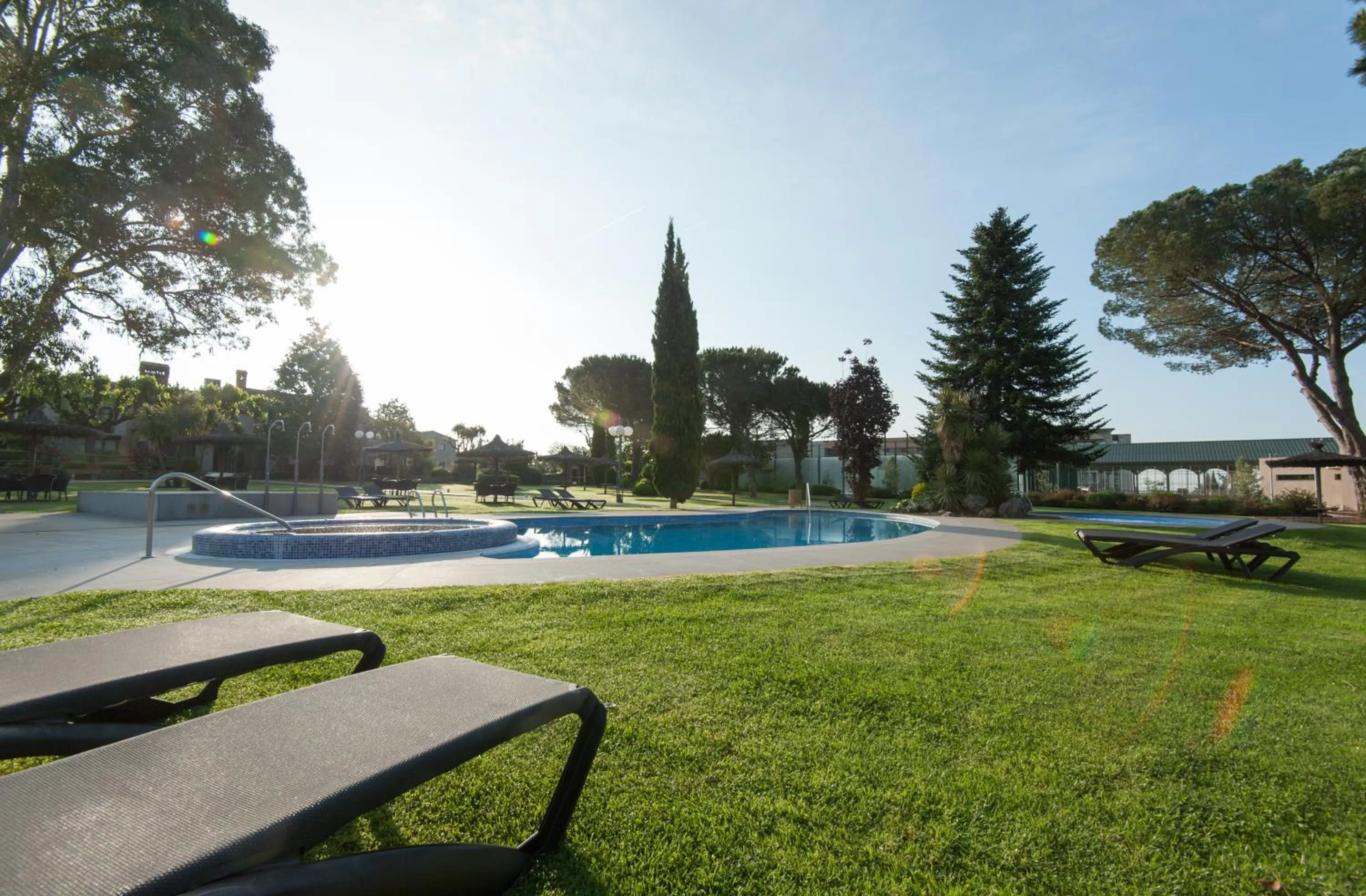 Swimming pool in Hotel Mas Solà