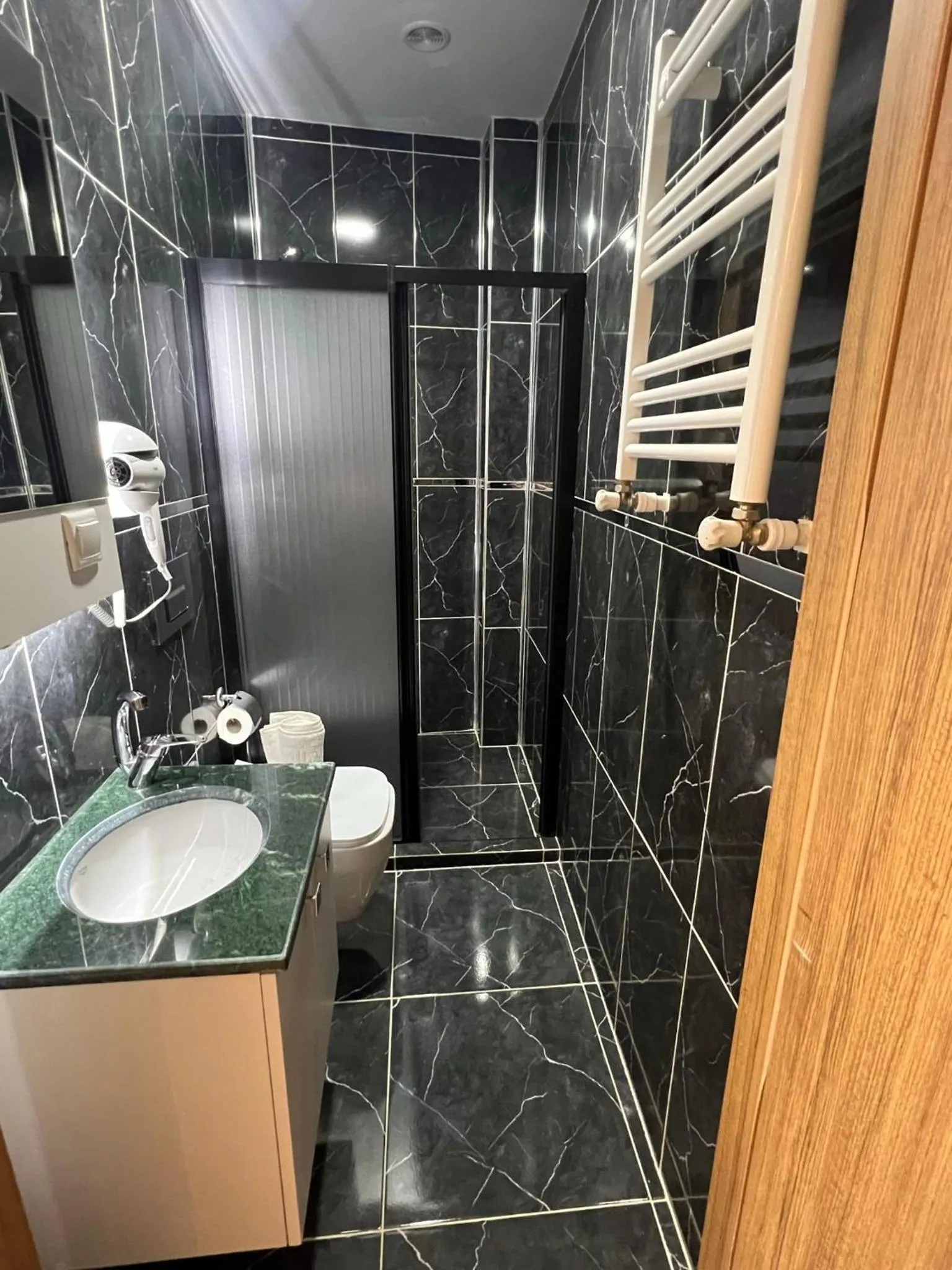 Shower in Bonita Hotel