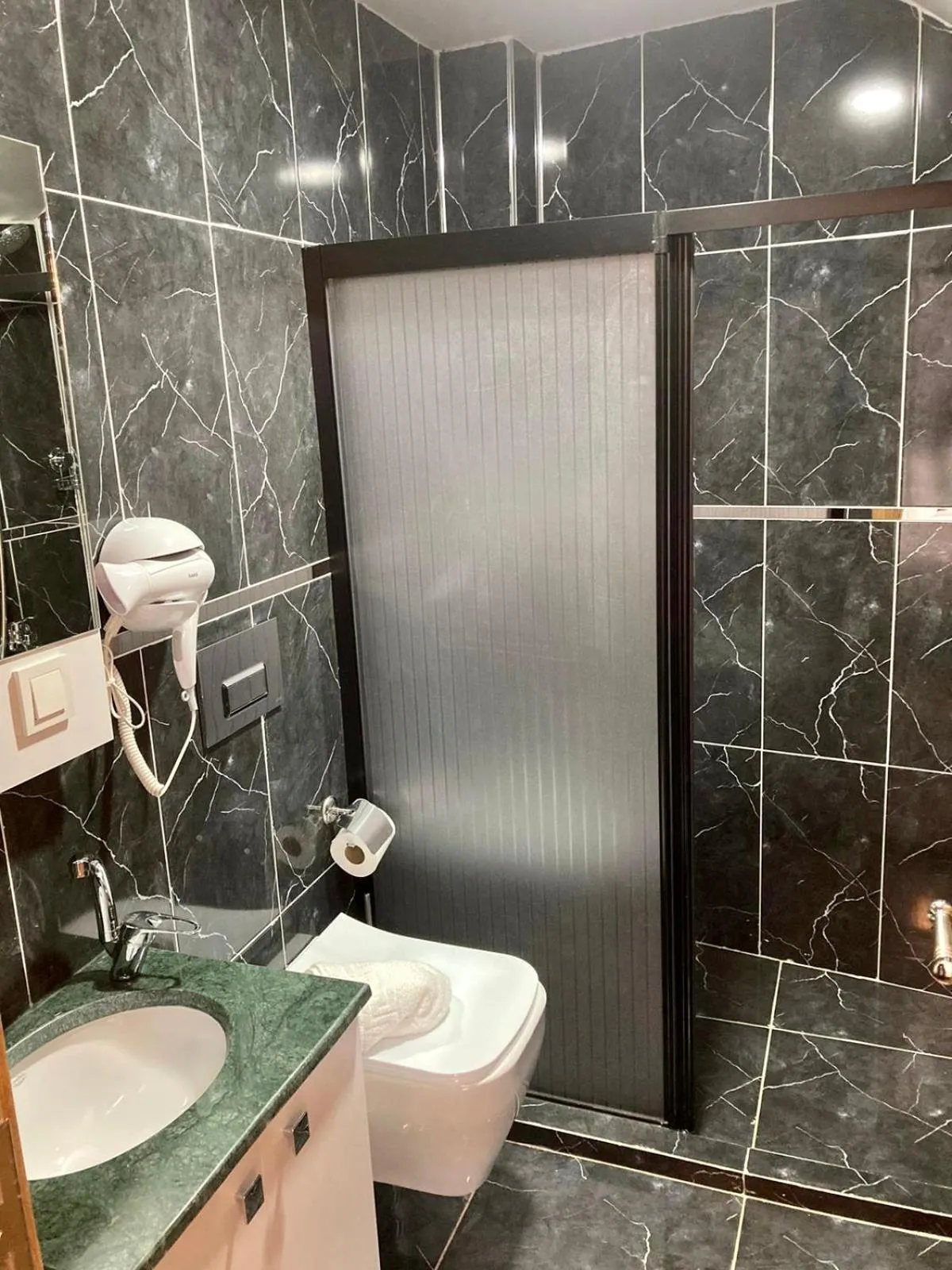 Shower in Bonita Hotel