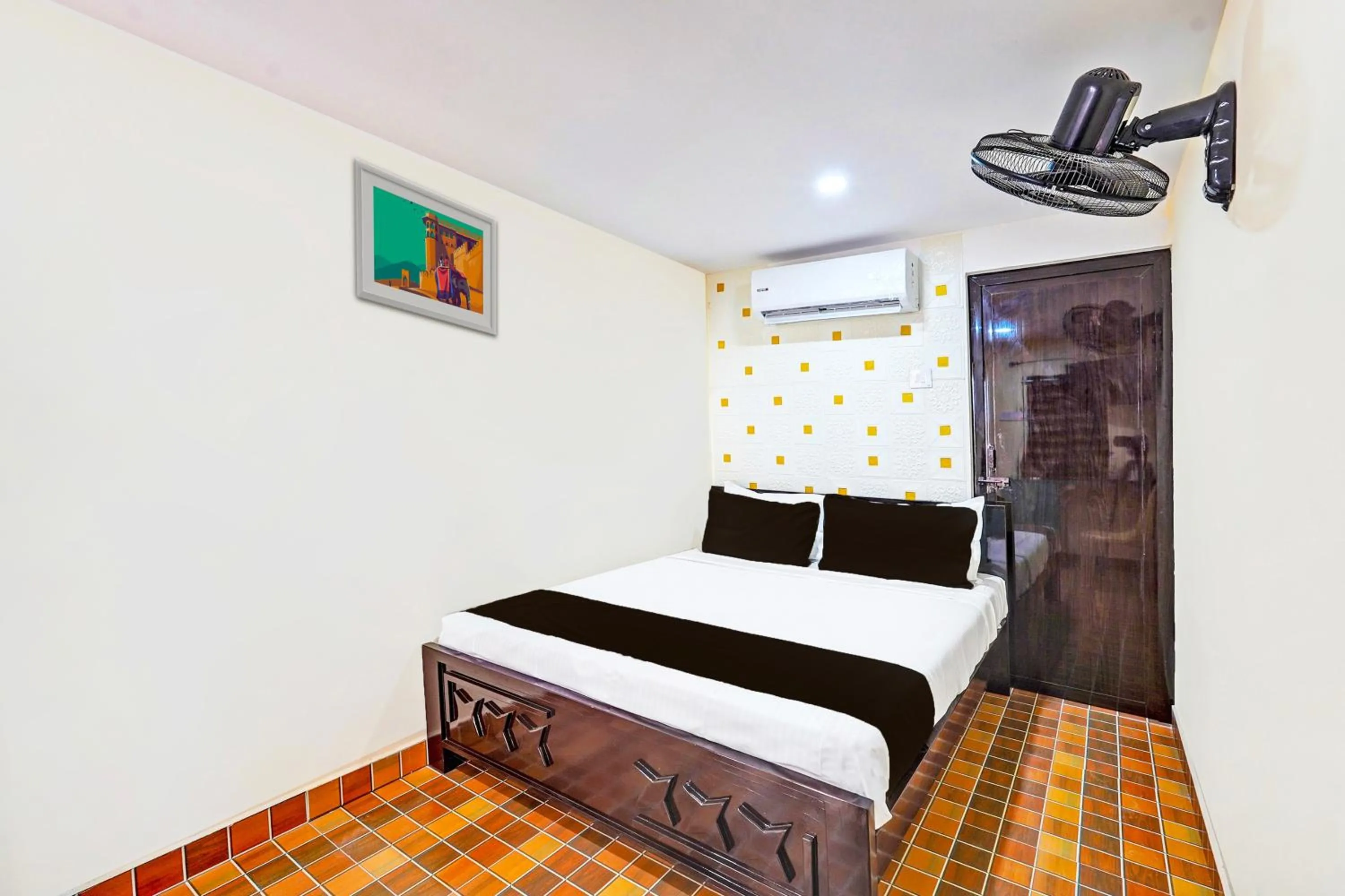 Bedroom, Bed in HOTEL O RR PALACE