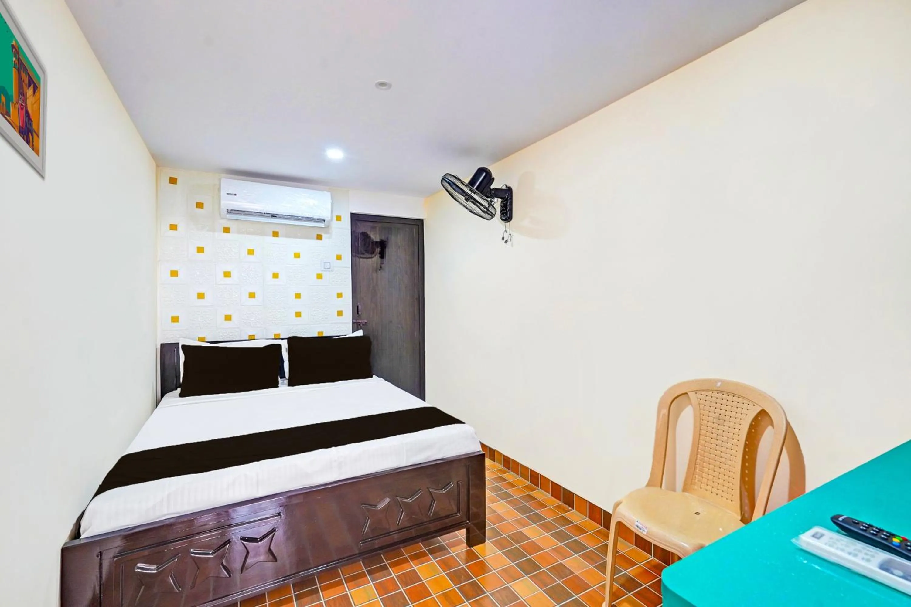 Bedroom, Bed in HOTEL O RR PALACE