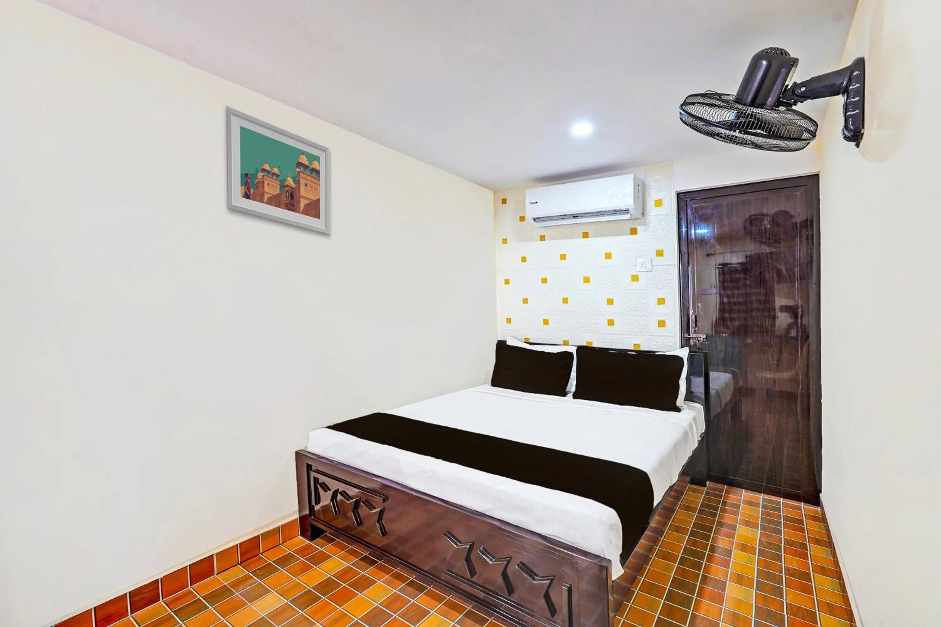 Bedroom, Bed in HOTEL O RR PALACE