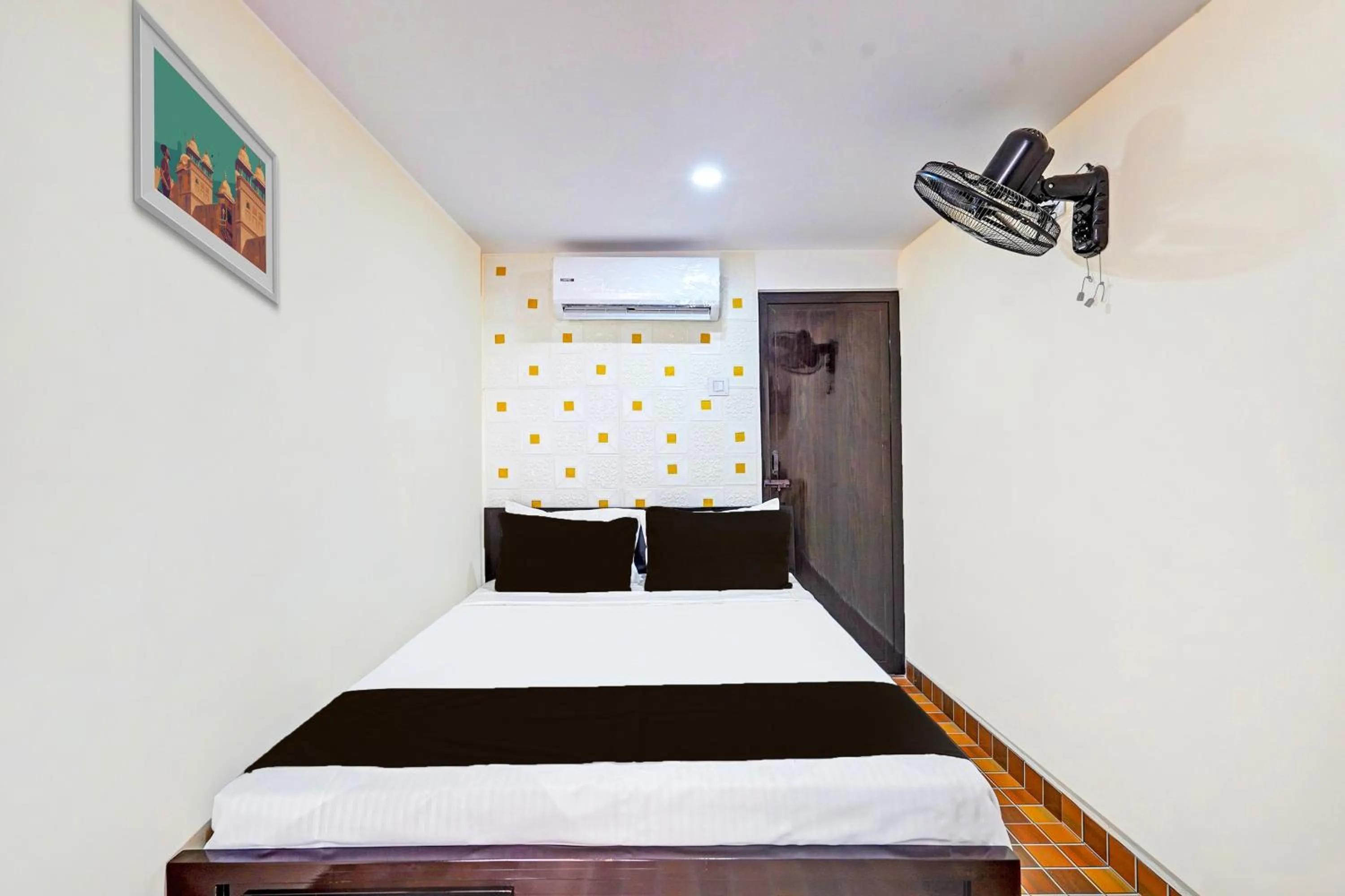 Bedroom, Bed in HOTEL O RR PALACE