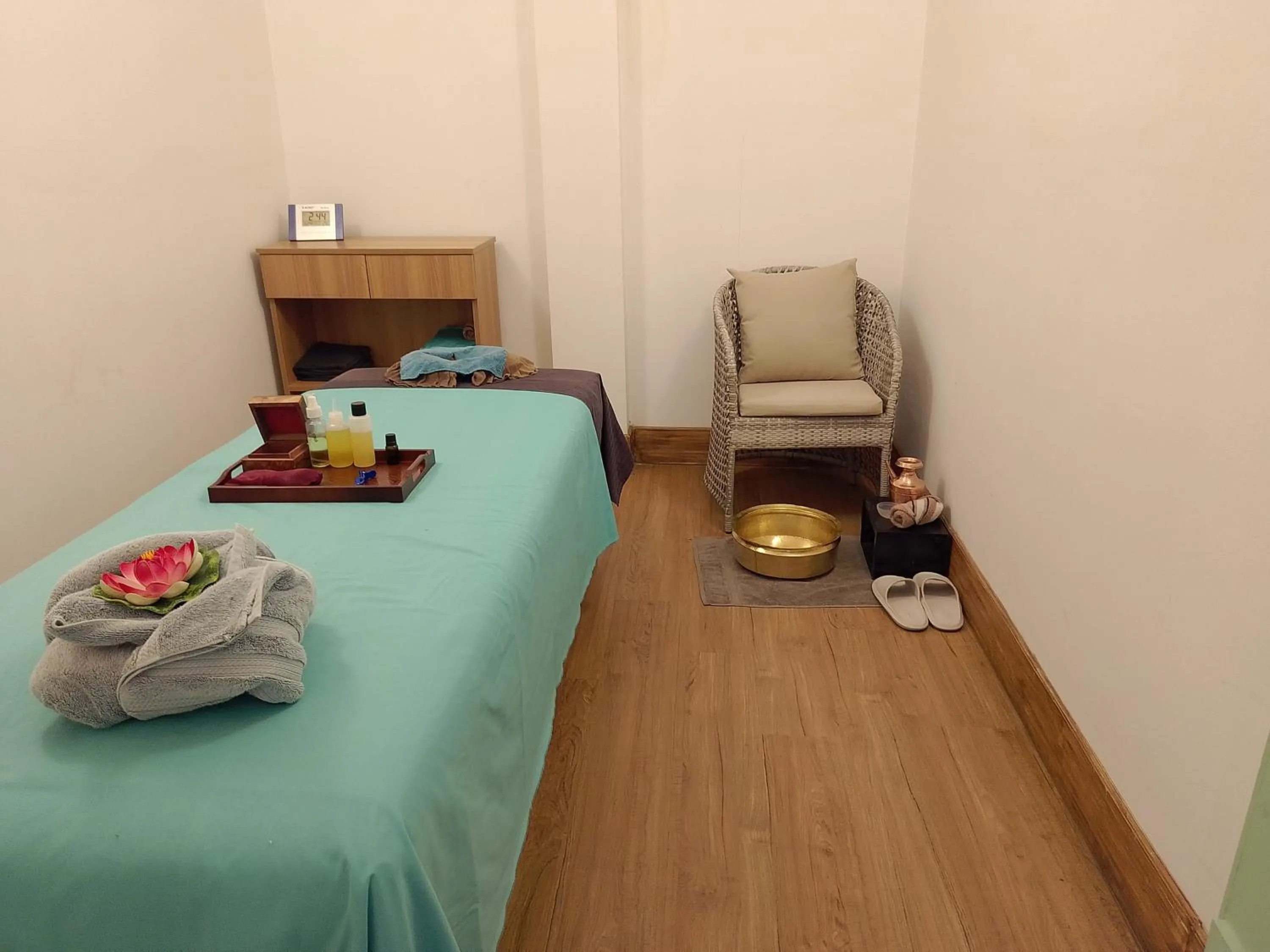 Massage, Bed in Hotel Northfield