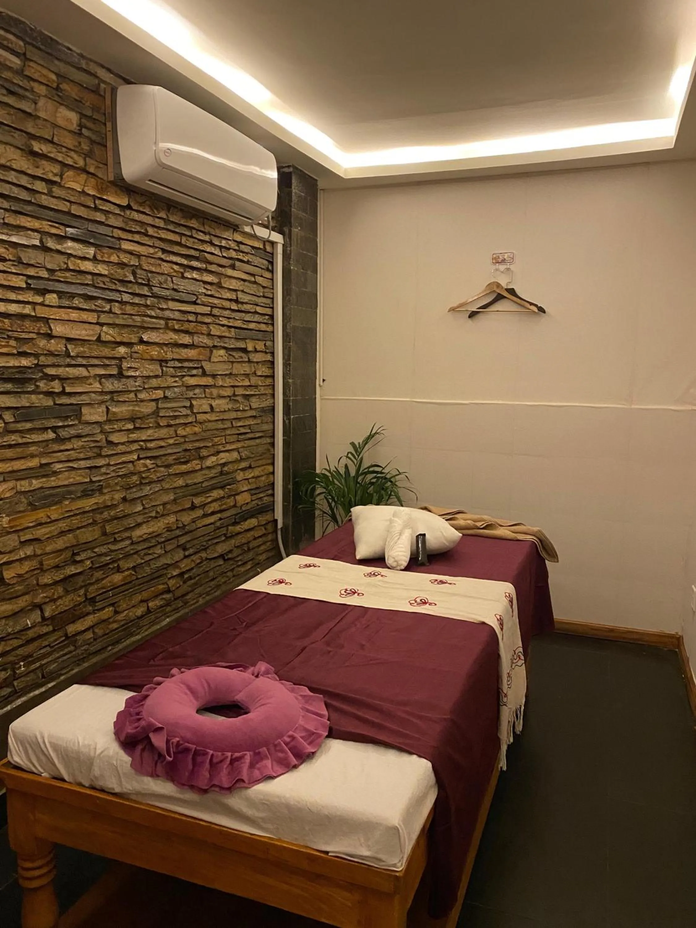 Massage, Bed in Hotel Northfield