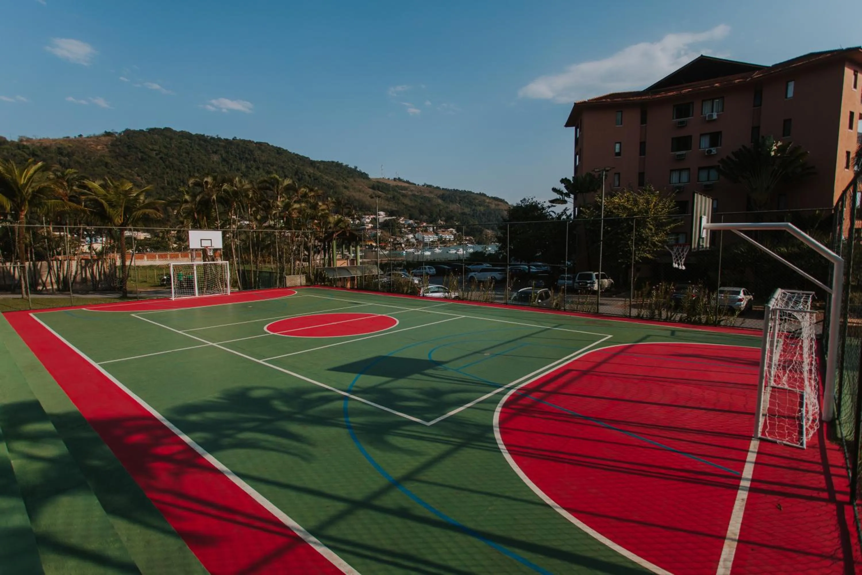 Tennis court in Hotel Nacional Inn Angra dos Reis