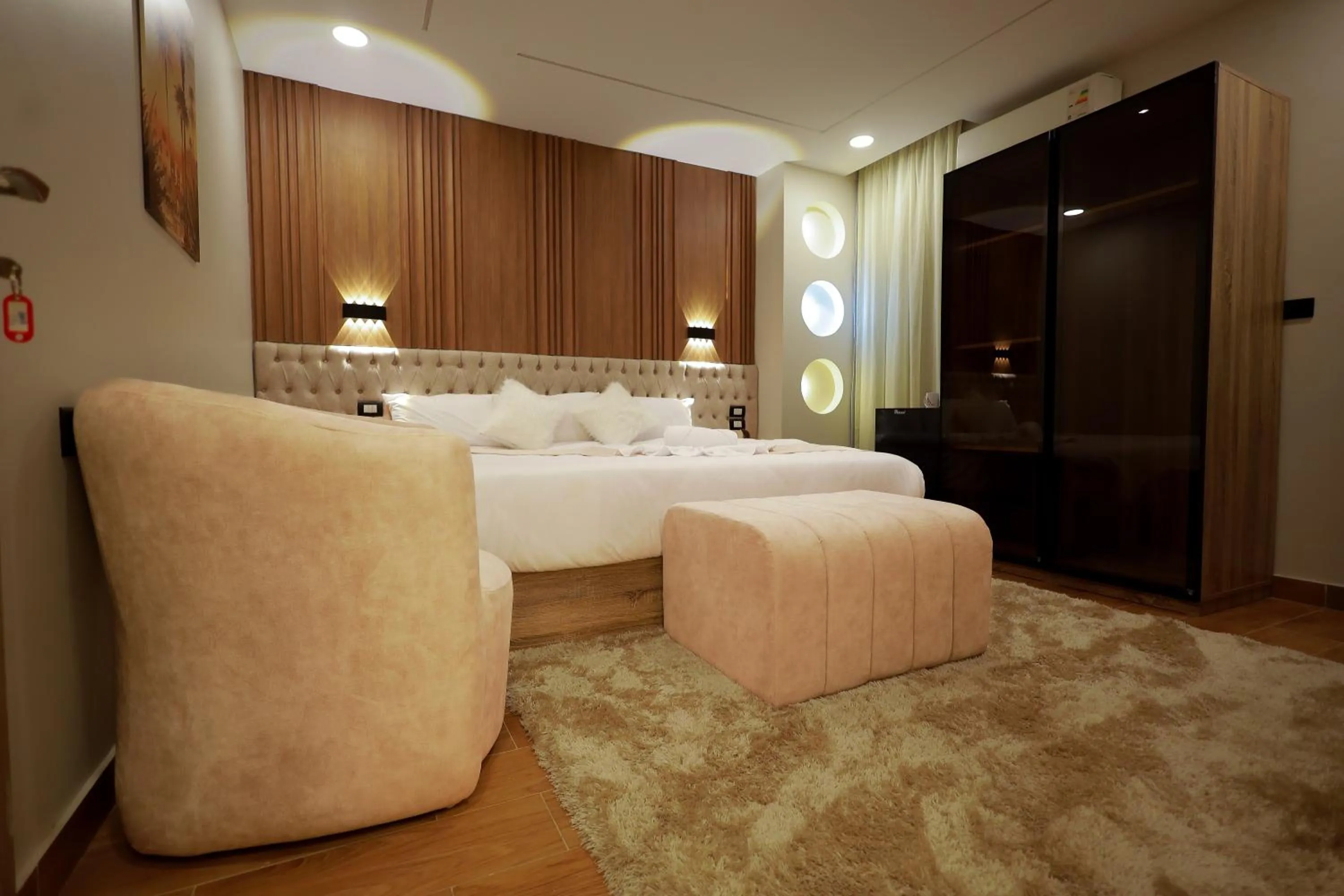 Photo of the whole room, Bed in The Muse Pyramids INN