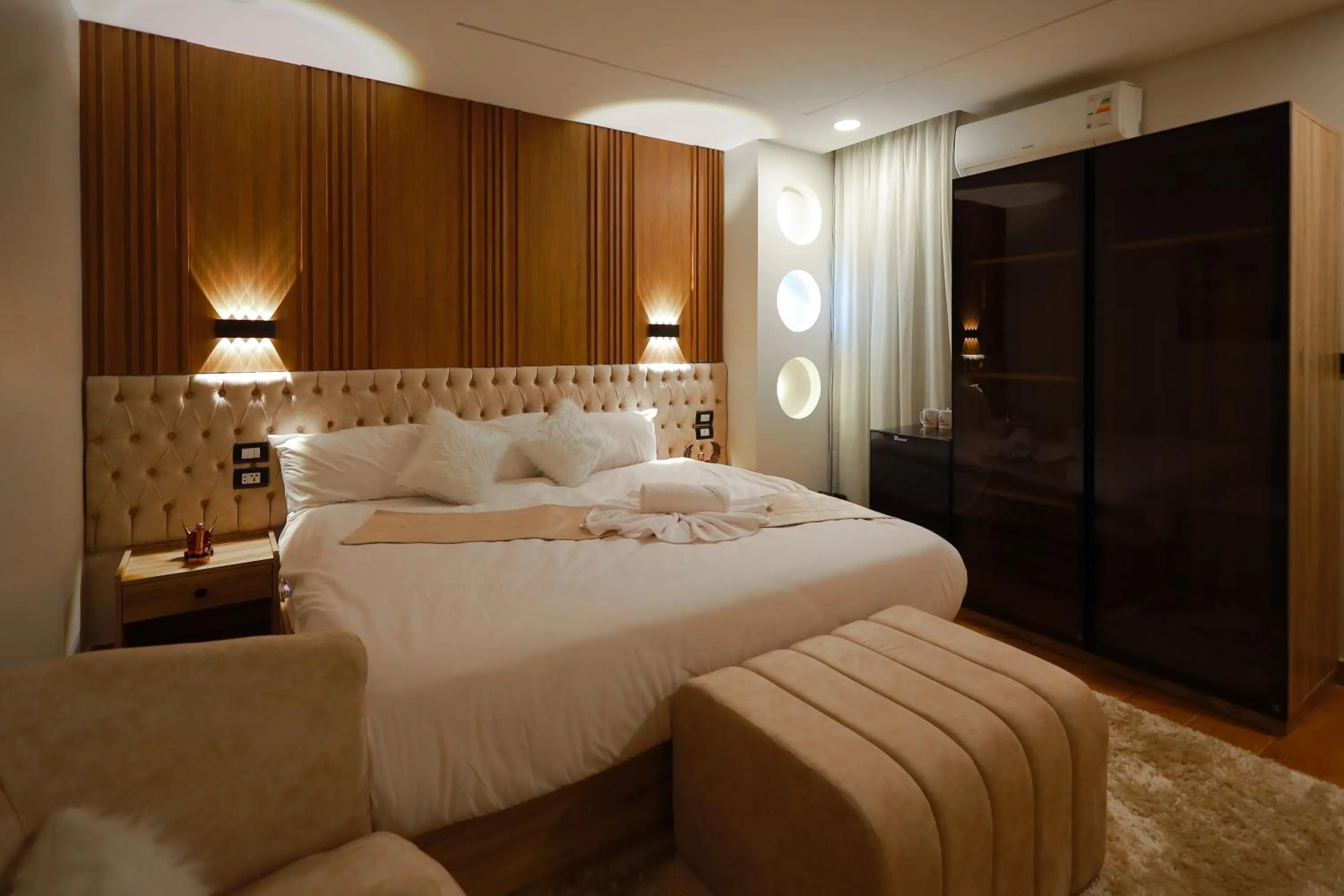 Photo of the whole room, Bed in The Muse Pyramids INN