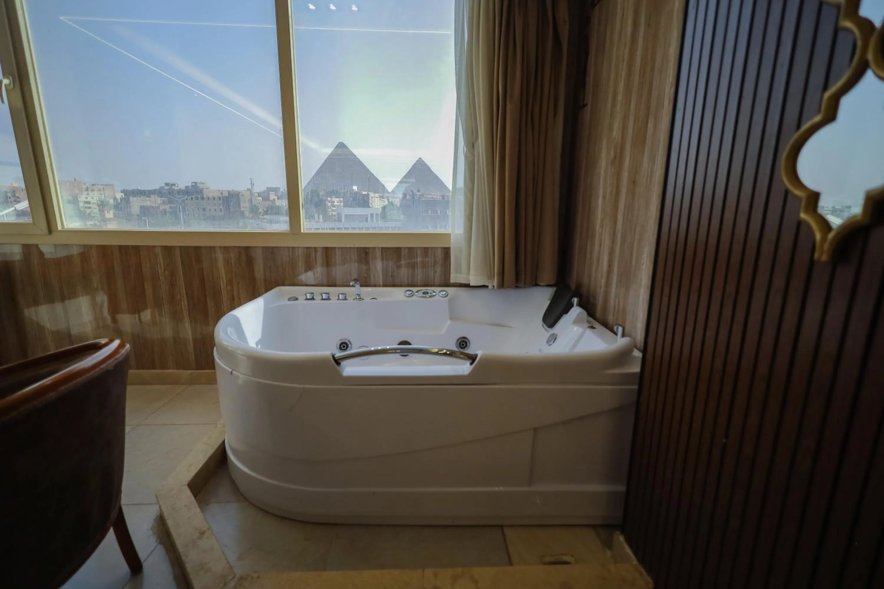 Bath in The Muse Pyramids INN